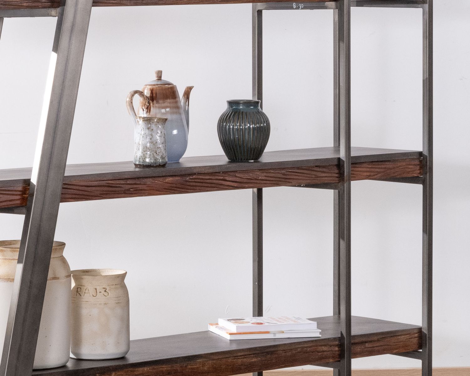 Libreria a 4 livelli "Crescendo" in acacia e metallo