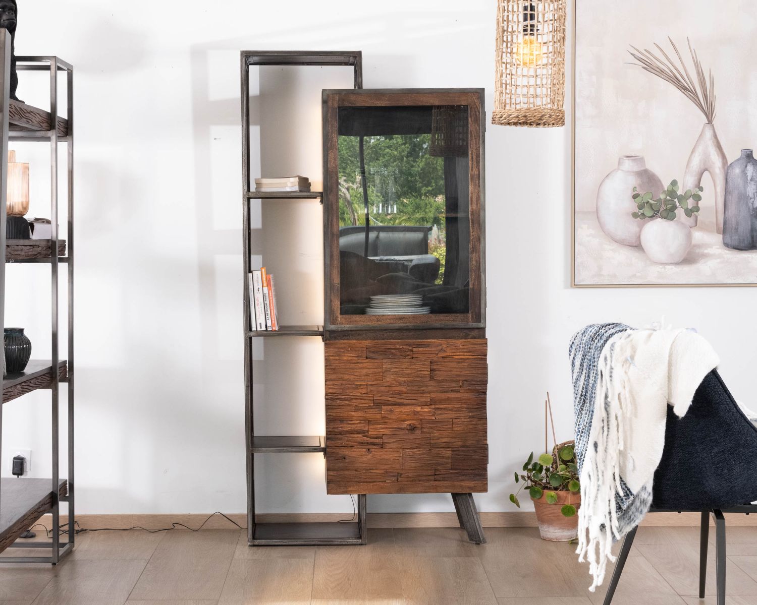 Contenitore di design "Crescendo" in legno e metallo con illuminazione a LED