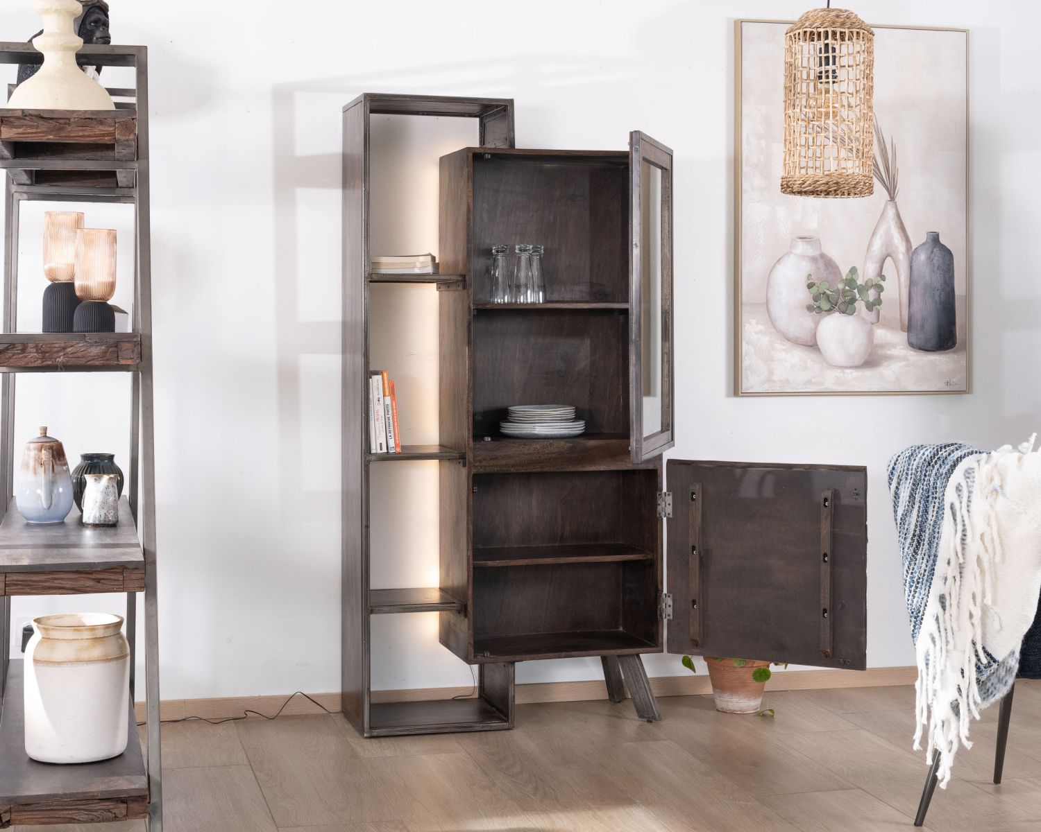 Contenitore di design "Crescendo" in legno e metallo con illuminazione a LED