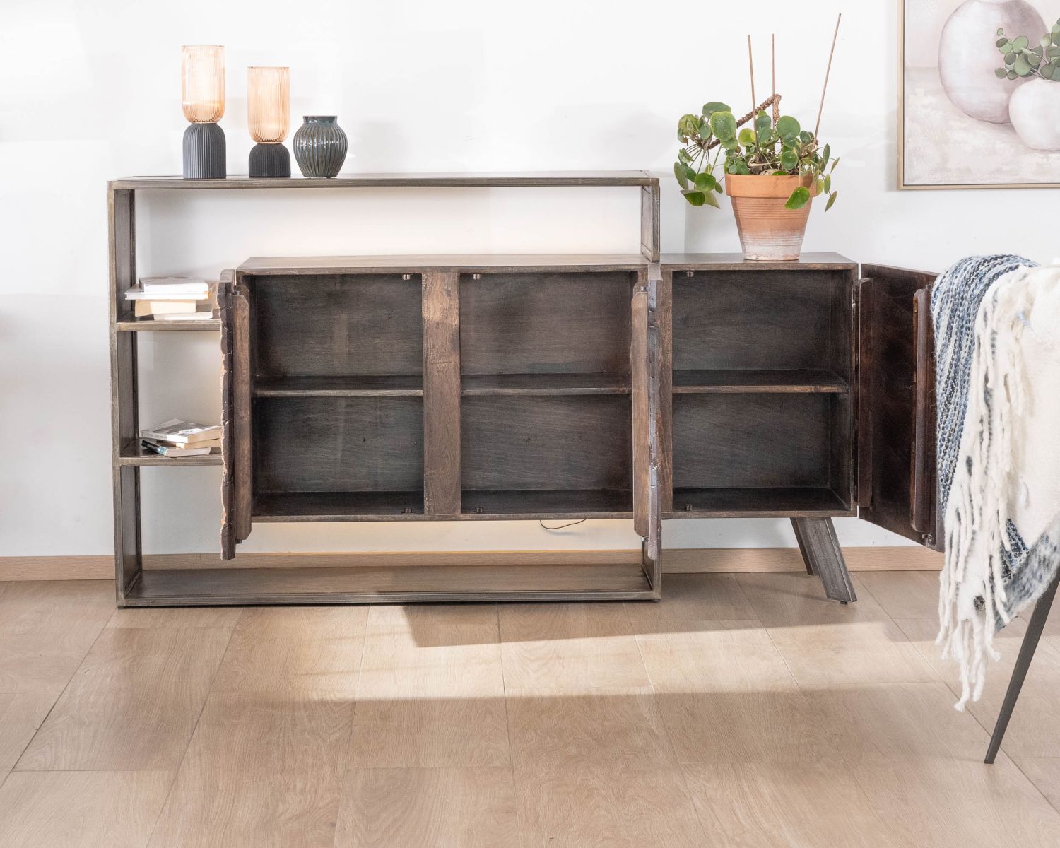 Credenza destrutturata a 3 ante in legno e metallo "Crescendo" con illuminazione a LED