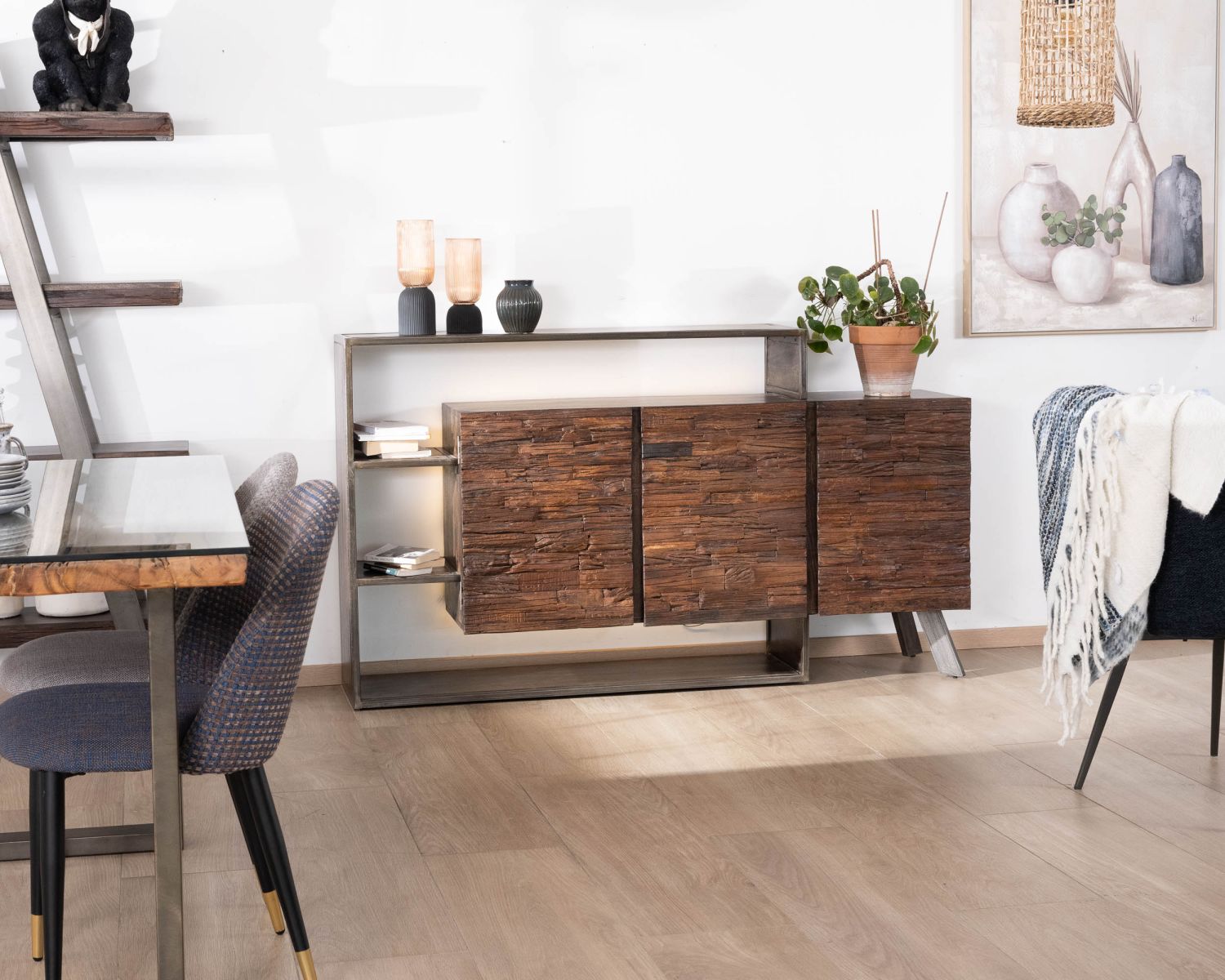 Credenza destrutturata a 3 ante in legno e metallo "Crescendo" con illuminazione a LED