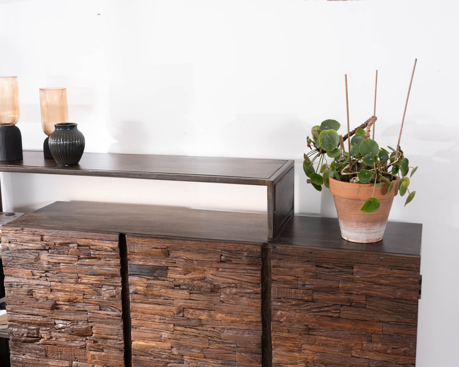 Credenza destrutturata a 3 ante in legno e metallo "Crescendo" con illuminazione a LED