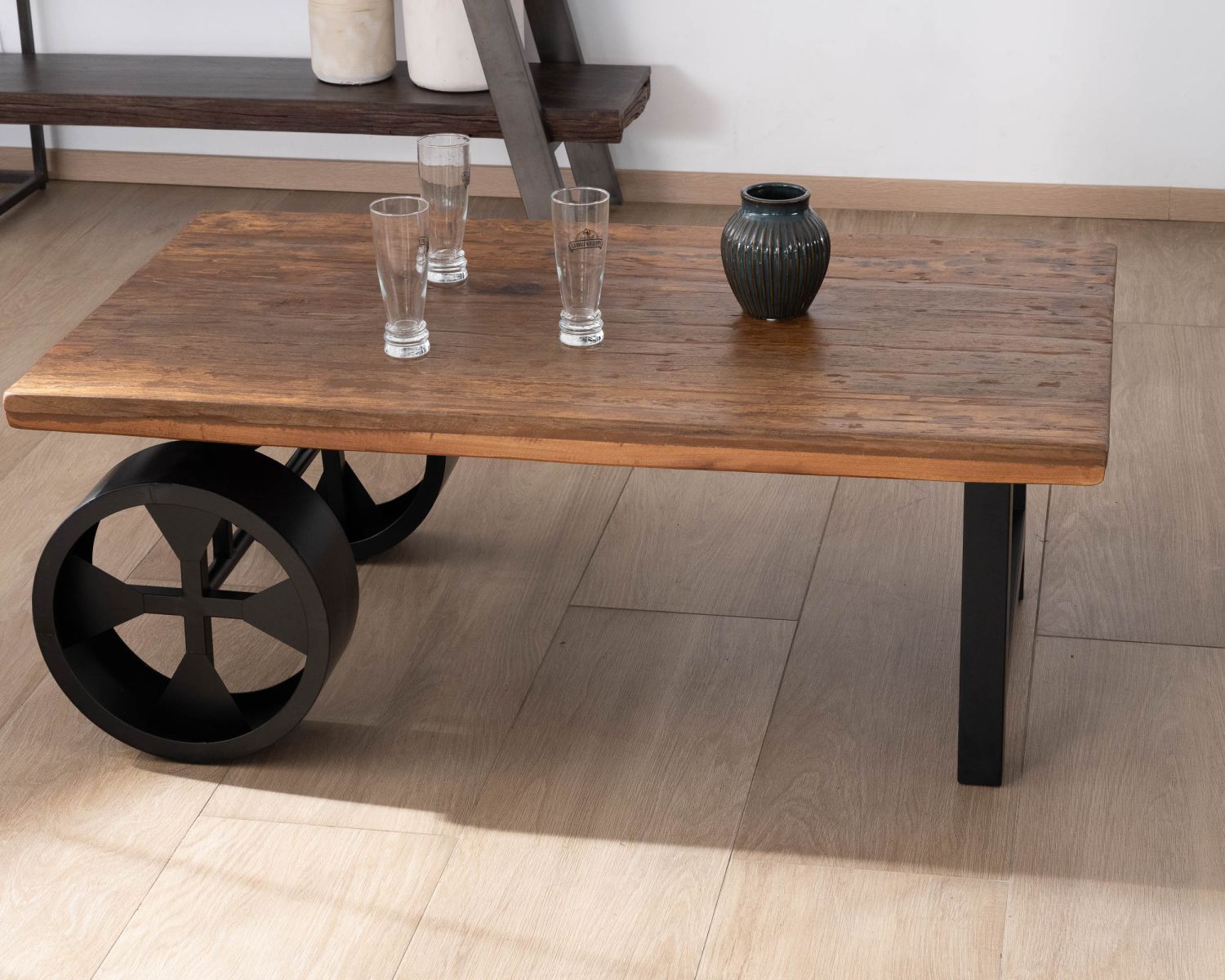 Tavolino in legno di recupero "Carriola" con ruote in metallo