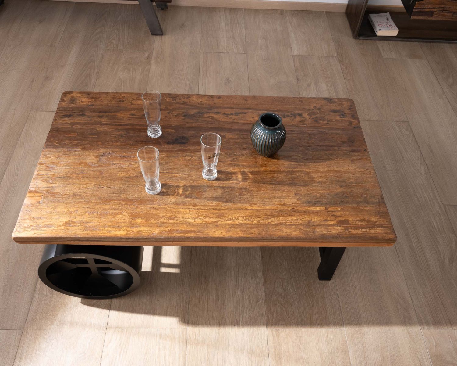 Tavolino in legno di recupero "Carriola" con ruote in metallo