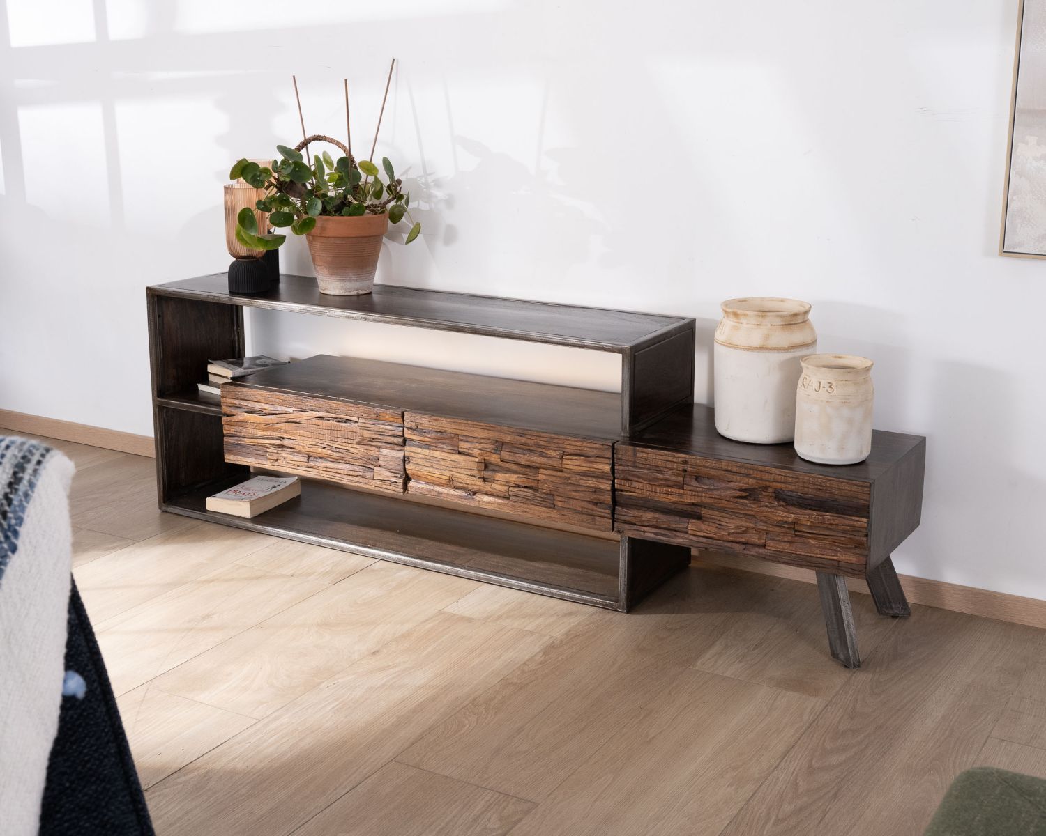 Originale porta TV "Crescendo" in legno e metallo da 195 cm con illuminazione a LED