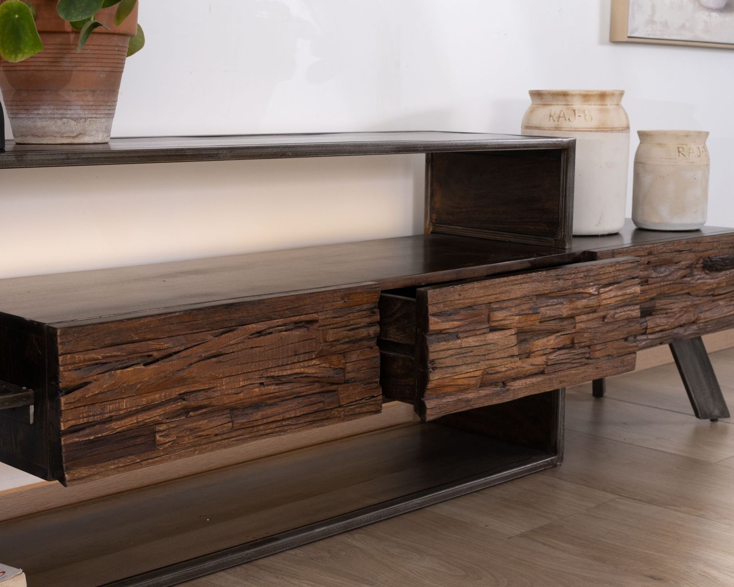 Originale porta TV "Crescendo" in legno e metallo da 195 cm con illuminazione a LED