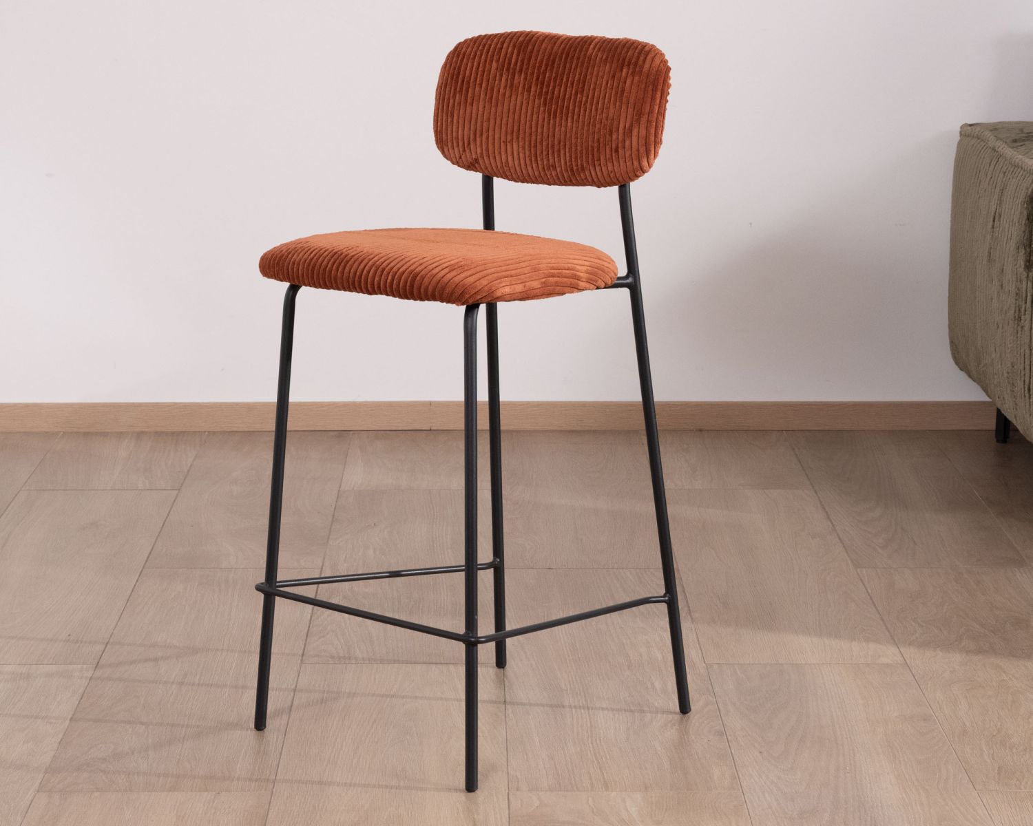 Set di 4 sedie da bar in stile vintage "Kulmino" in velluto terracotta con gambe in metallo nero 