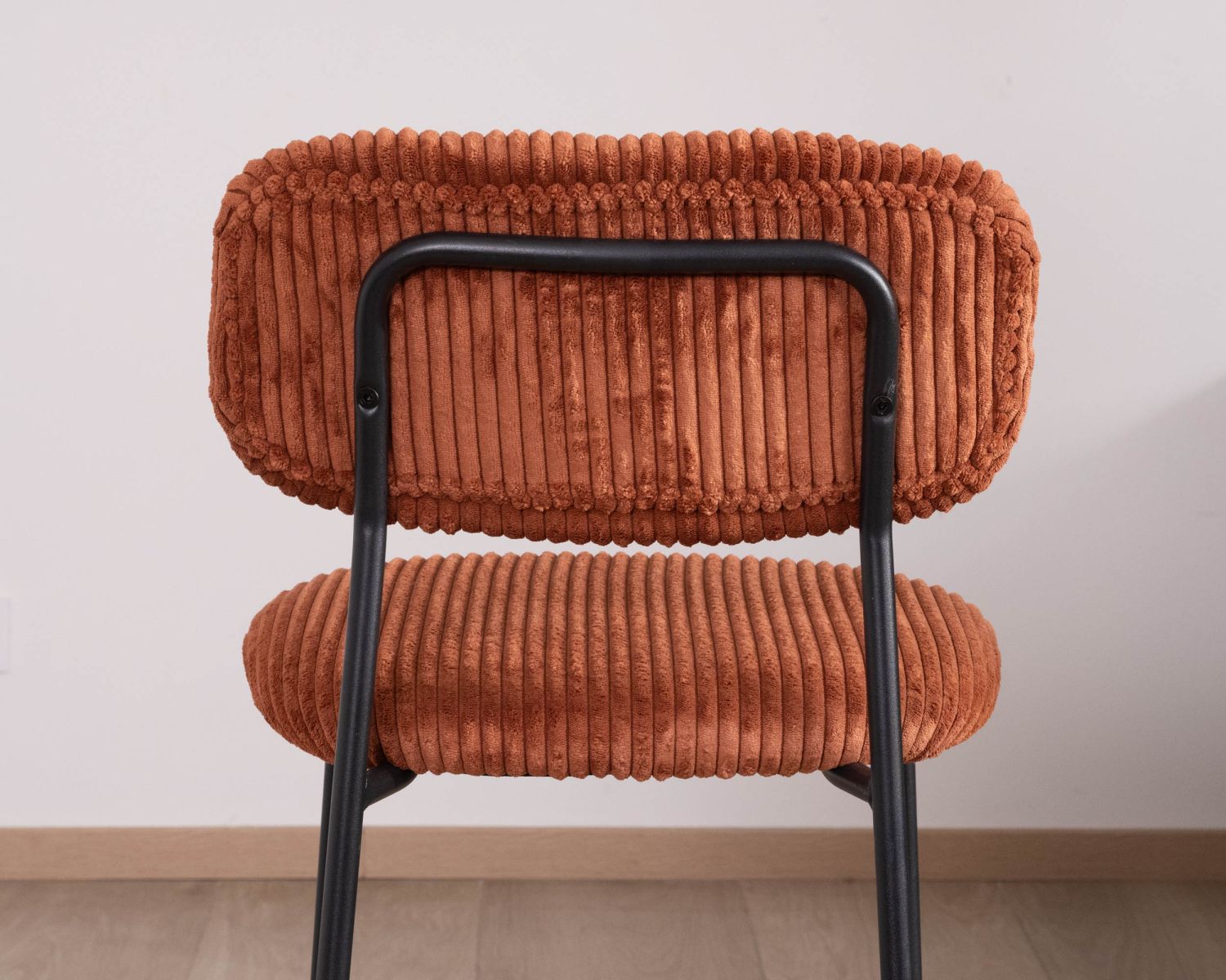 Set di 4 sedie da bar in stile vintage "Kulmino" in velluto terracotta con gambe in metallo nero 