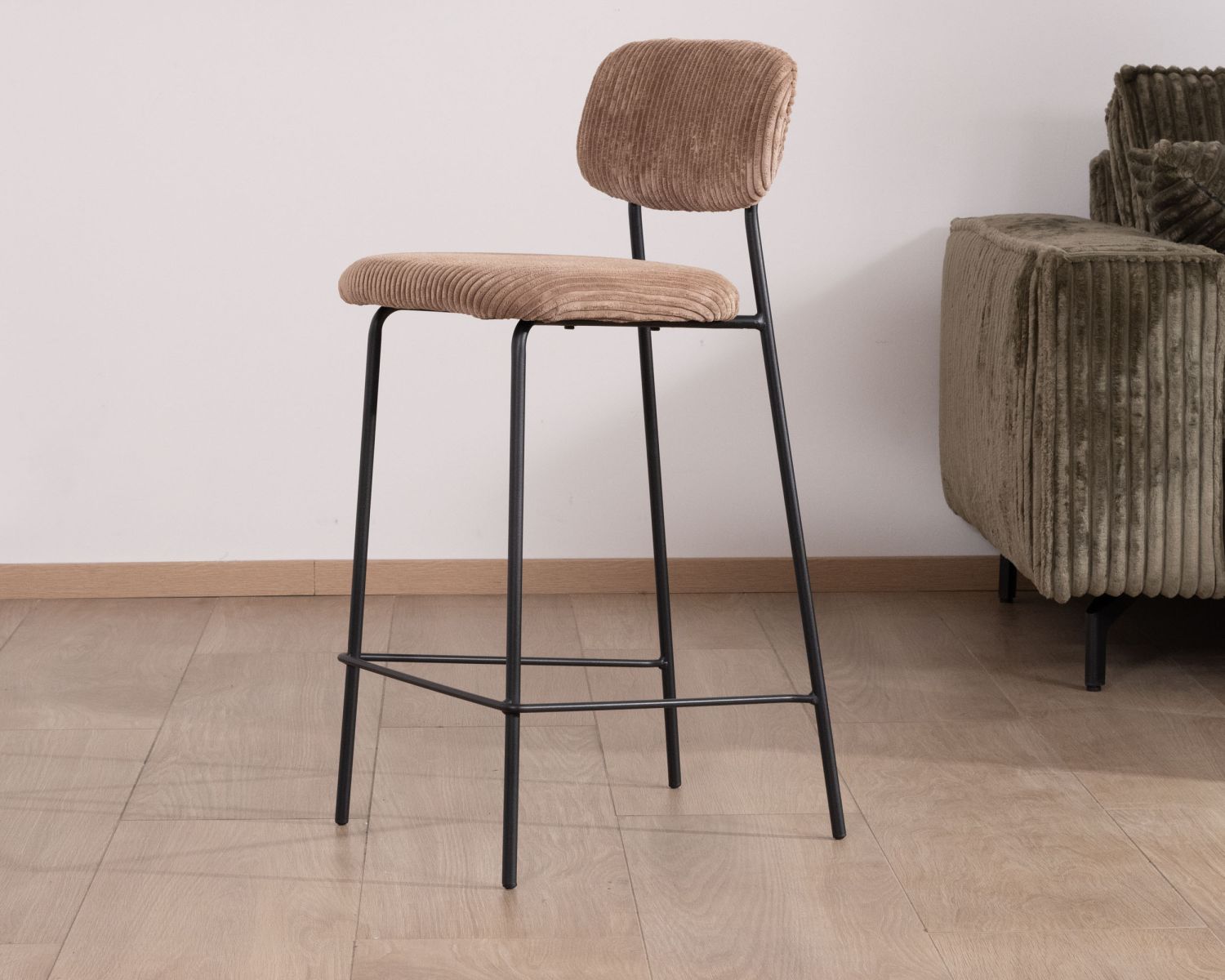 Set di 4 sedie da bar in stile vintage "Kulmino" in velluto a coste color cammello con gambe in metallo nero