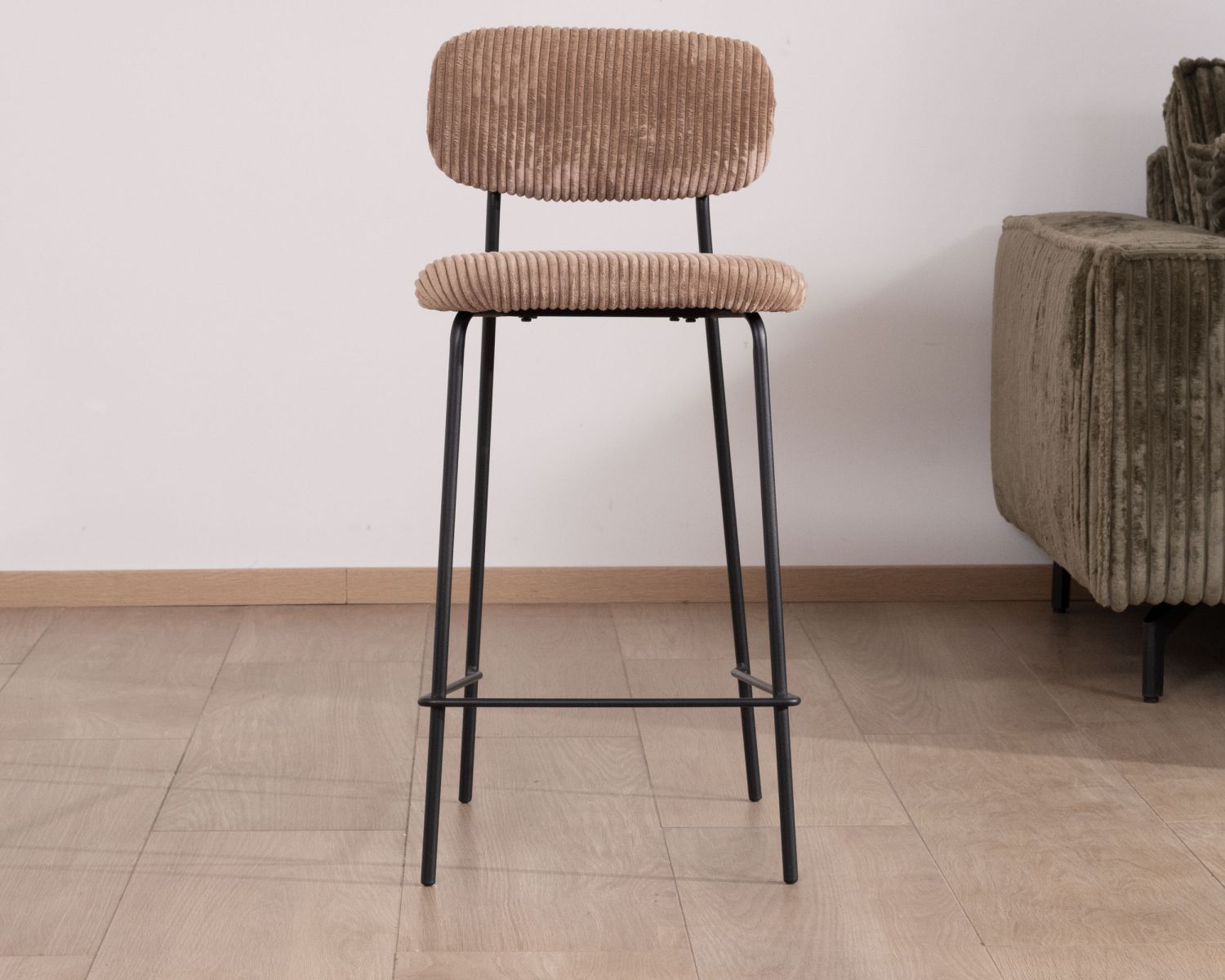 Set di 4 sedie da bar in stile vintage "Kulmino" in velluto a coste color cammello con gambe in metallo nero