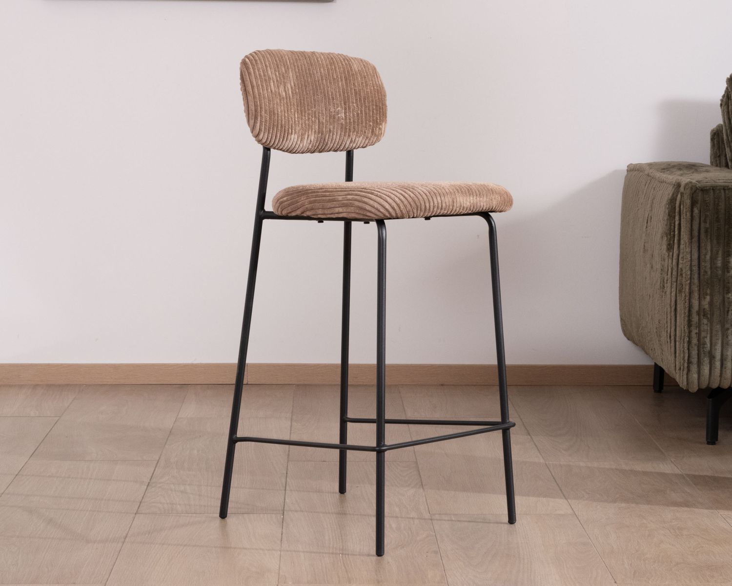 Set di 4 sedie da bar in stile vintage "Kulmino" in velluto a coste color cammello con gambe in metallo nero