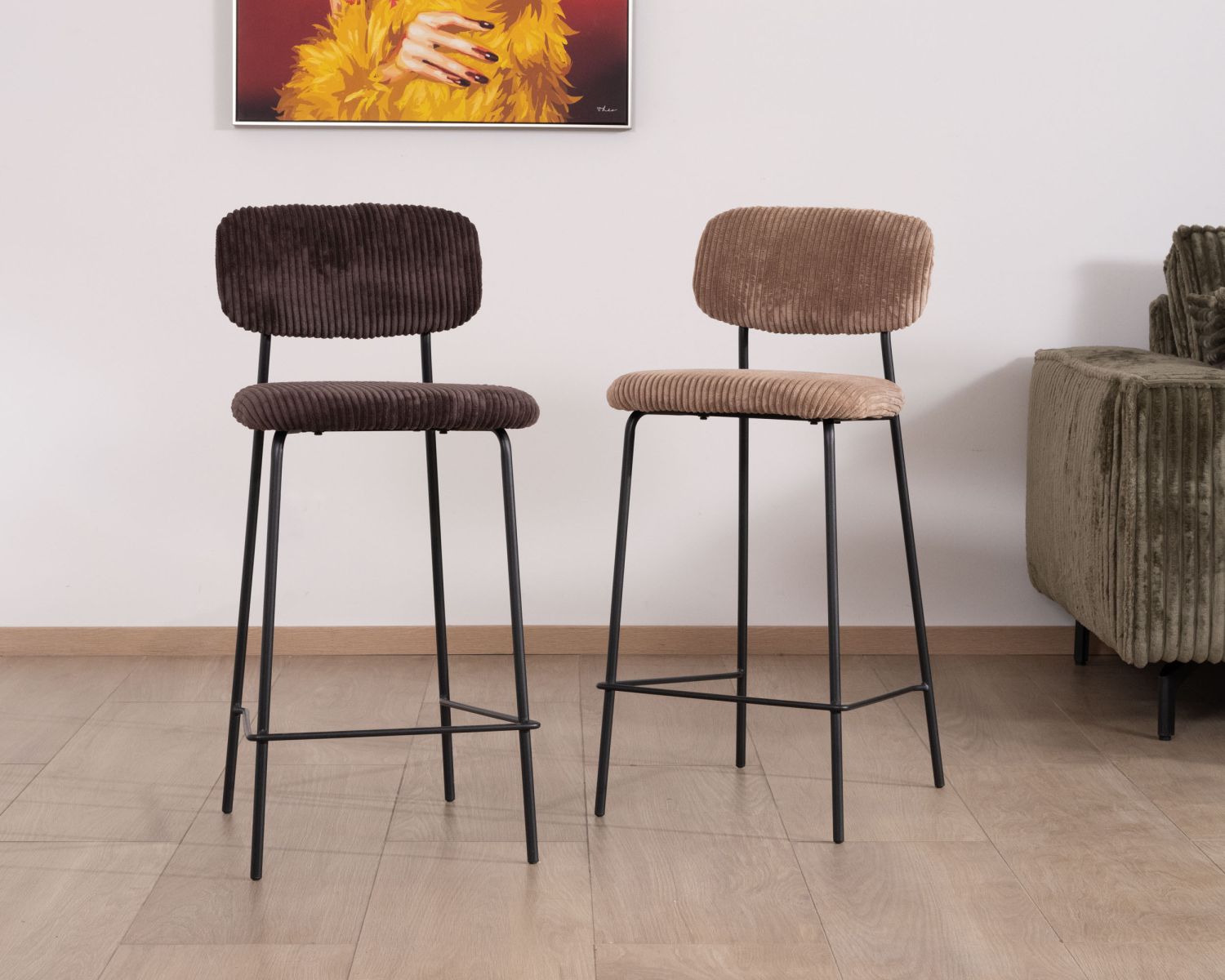 Set di 4 sedie da bar in stile vintage "Kulmino" in velluto a coste color cammello con gambe in metallo nero