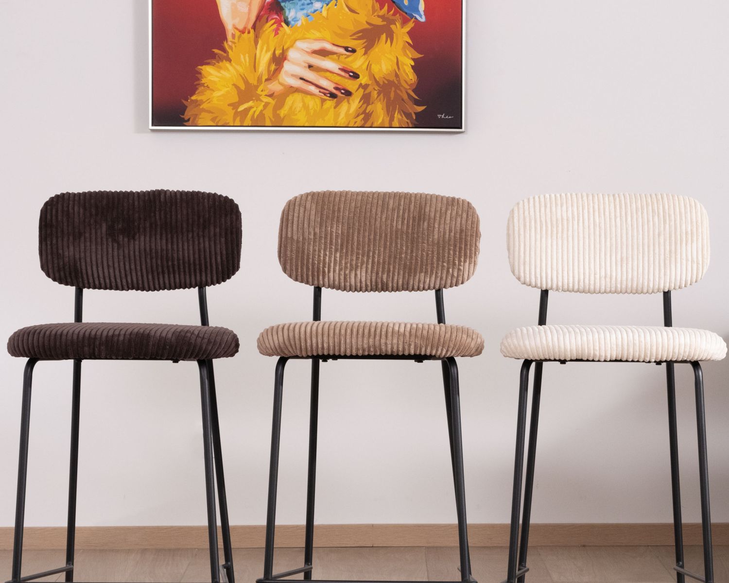 Set di 4 sedie da bar in stile vintage "Kulmino" in velluto a coste color cammello con gambe in metallo nero