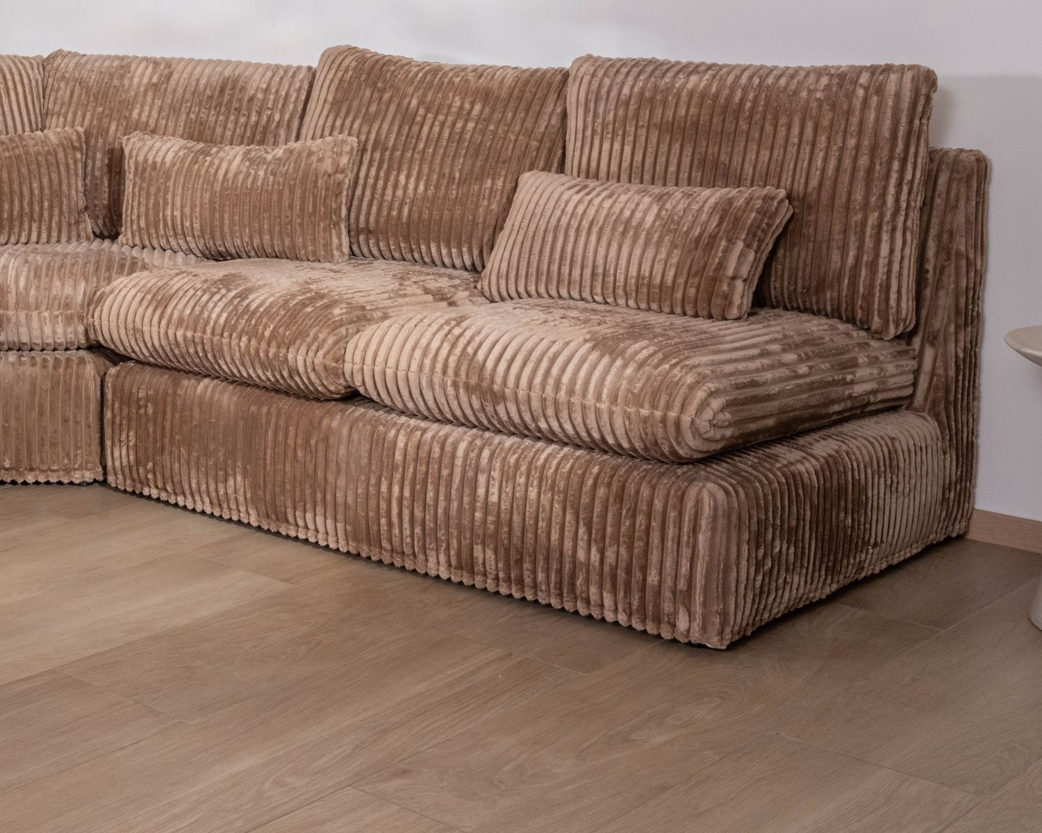 Elemento a 2 posti per il divano componibile "Kédusa" in velluto a coste larghe color cammello 