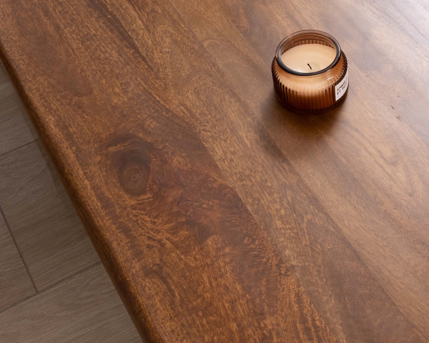 Tavolino di puro design con gambe rotonde "Padouk" in legno massiccio di mango