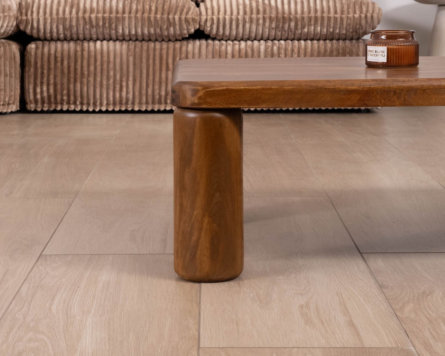 Tavolino di puro design con gambe rotonde "Padouk" in legno massiccio di mango