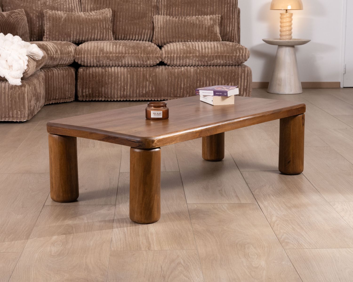 Tavolino di puro design con gambe rotonde "Padouk" in legno massiccio di mango