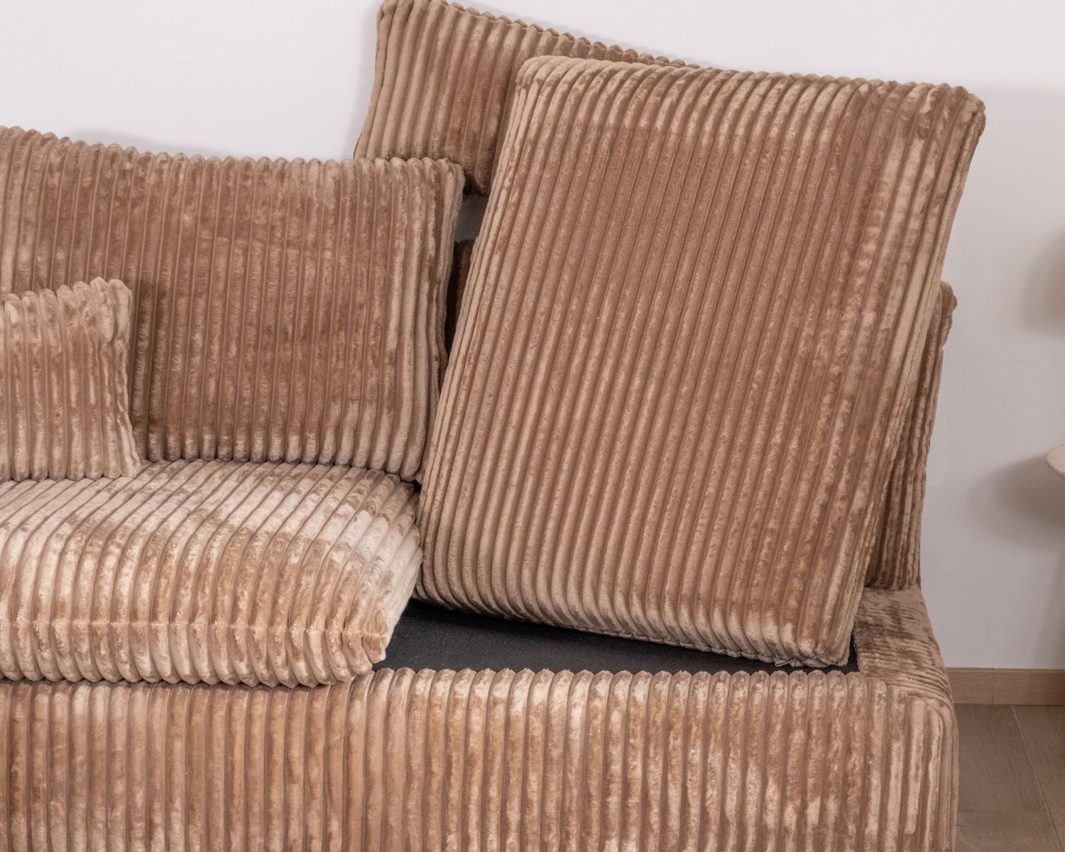 Elemento a 2 posti per il divano componibile "Kédusa" in velluto a coste larghe color cammello 