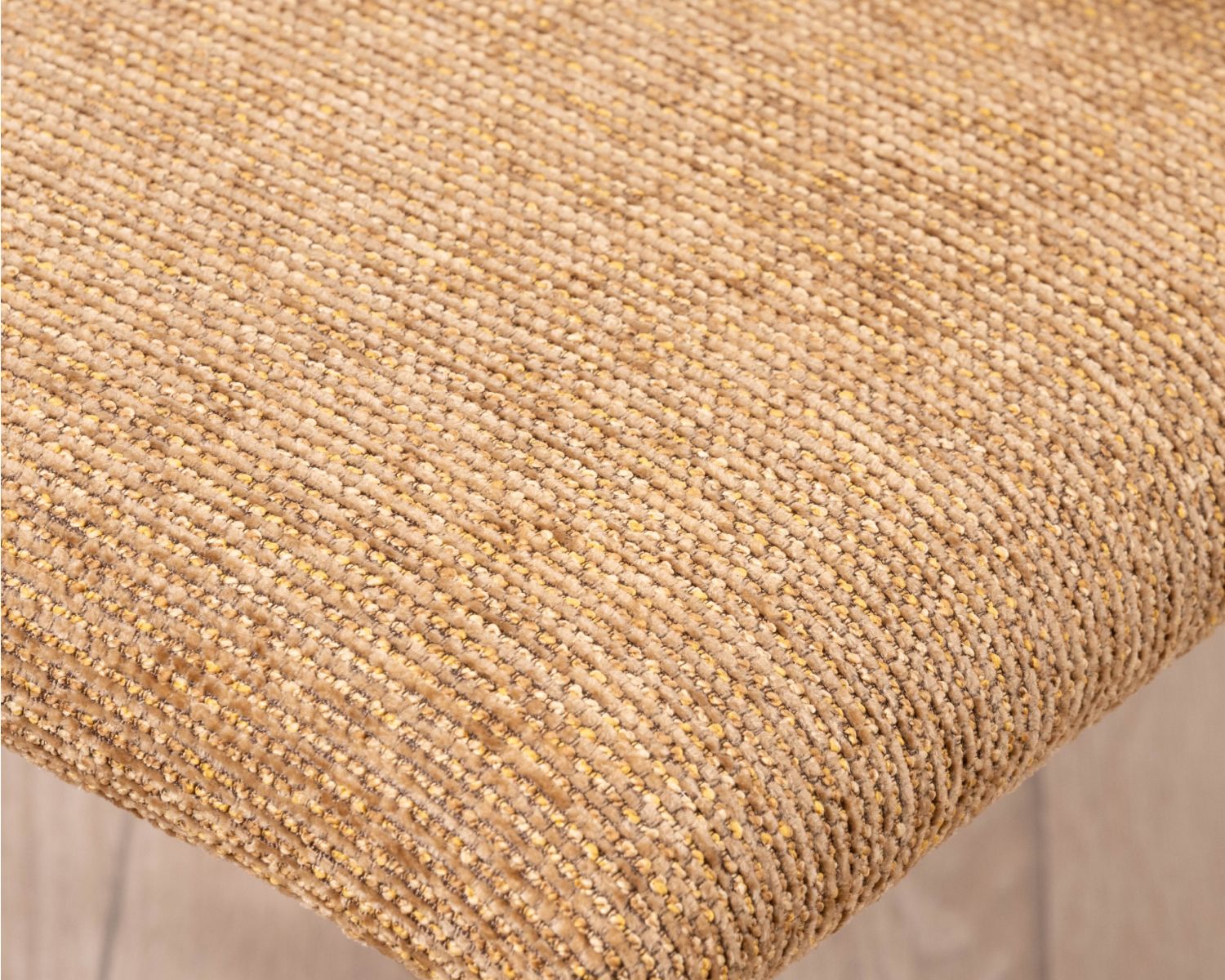 Set di 4 sedie di design "Otto" in tessuto giallo oro brillante con rivestimento tessile completo e design contemporaneo