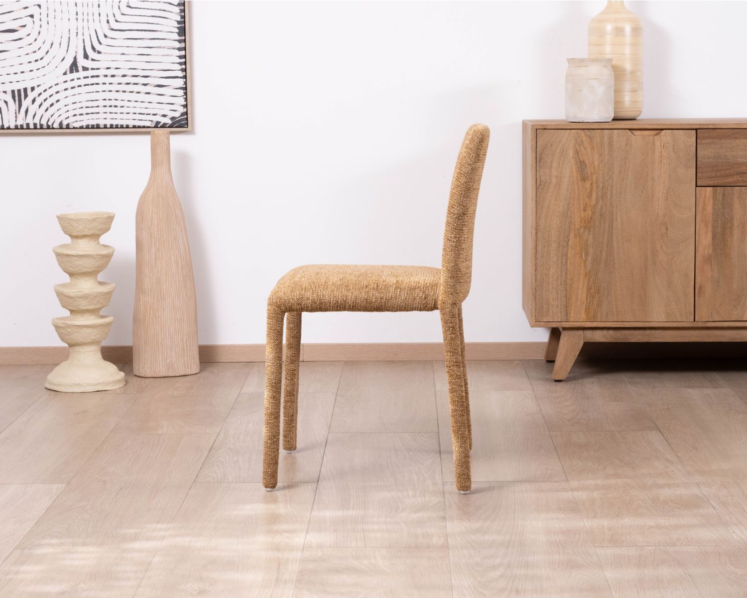 Set di 4 sedie di design "Otto" in tessuto giallo oro brillante con rivestimento tessile completo e design contemporaneo