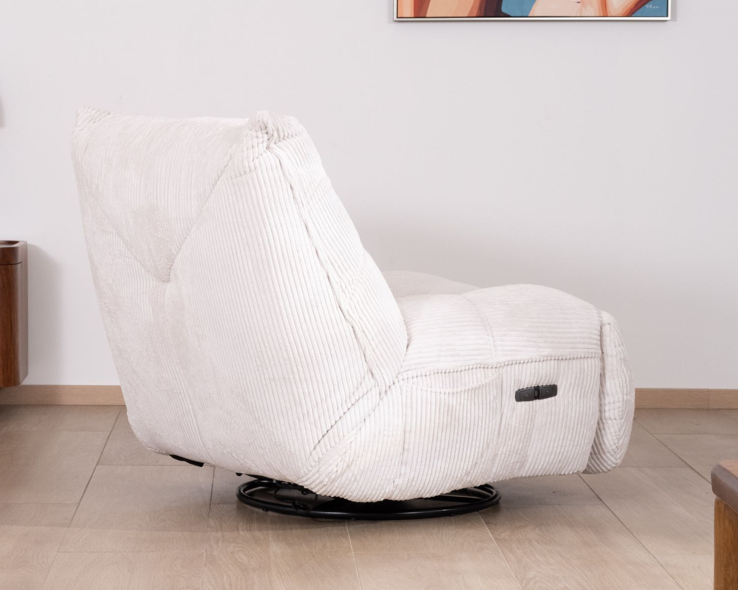 Poltrona girevole e reclinabile "Cascada" in velluto a coste ecrù