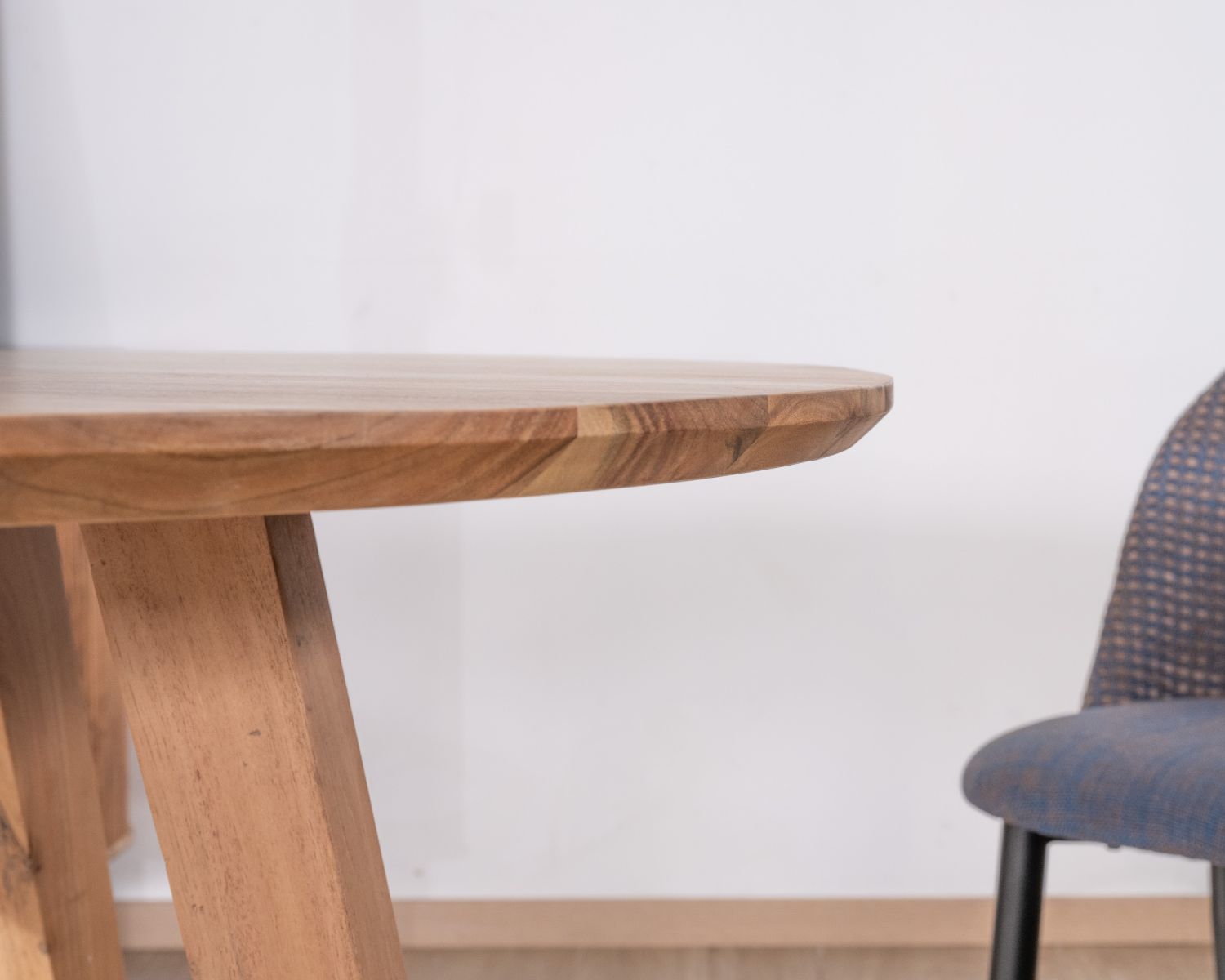 Tavolo rotondo in acacia in stile retrò "Boomer", diametro 100 cm