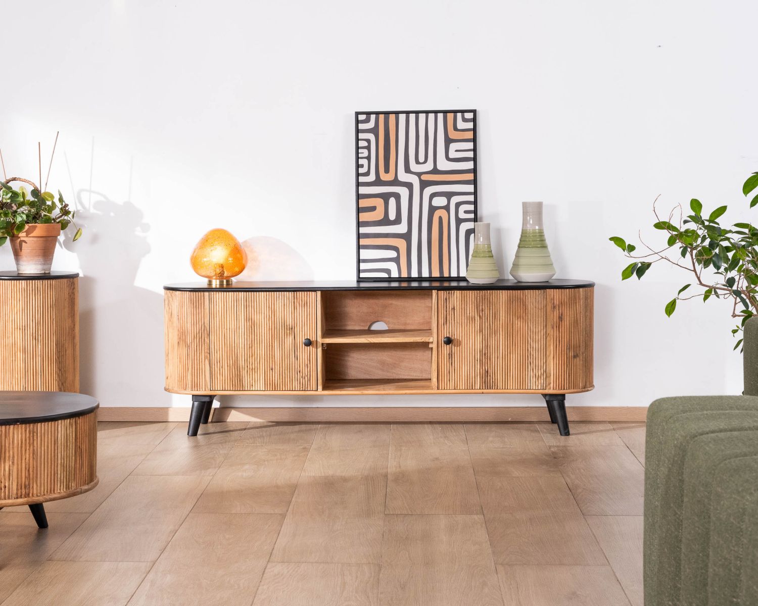 Grande porta TV bicolore in legno e nero "Boogie" dal design vintage e arrotondato 175 cm