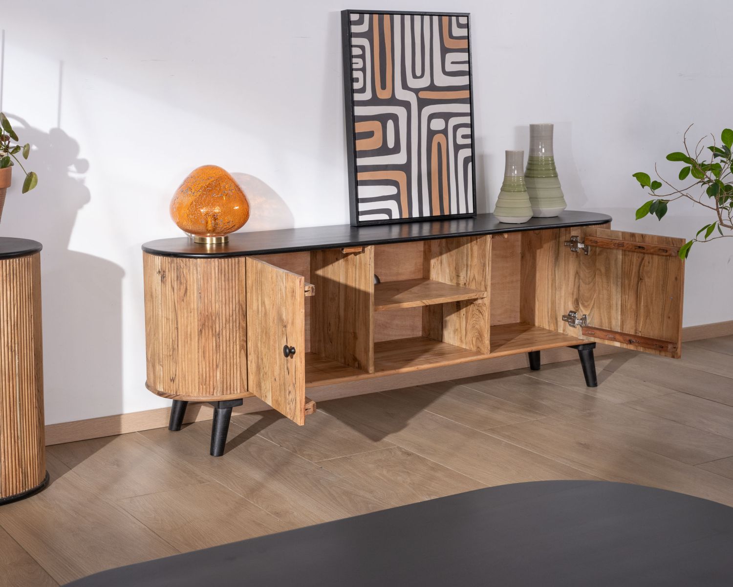 Grande porta TV bicolore in legno e nero "Boogie" dal design vintage e arrotondato 175 cm