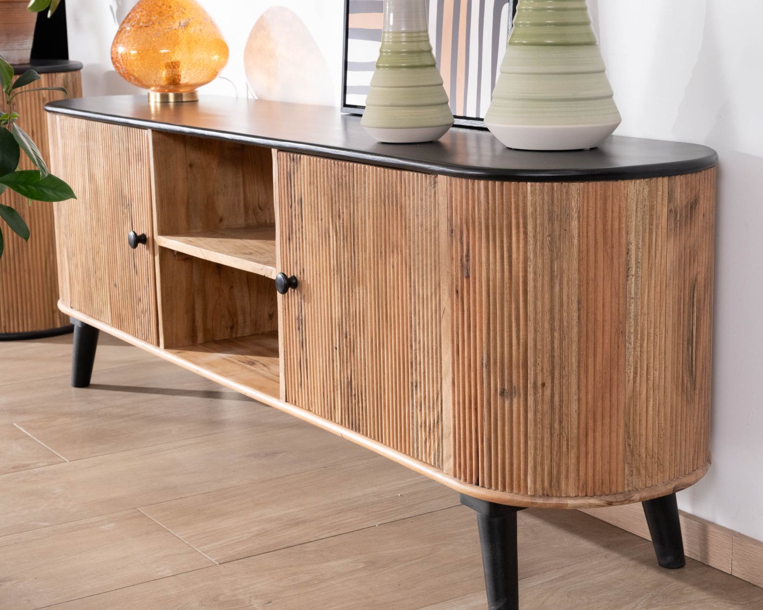 Grande porta TV bicolore in legno e nero "Boogie" dal design vintage e arrotondato 175 cm