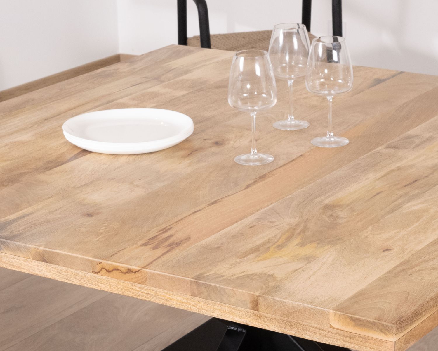 Tavolo da pranzo industriale "Caractère" quadrato 140x140cm in legno e metallo