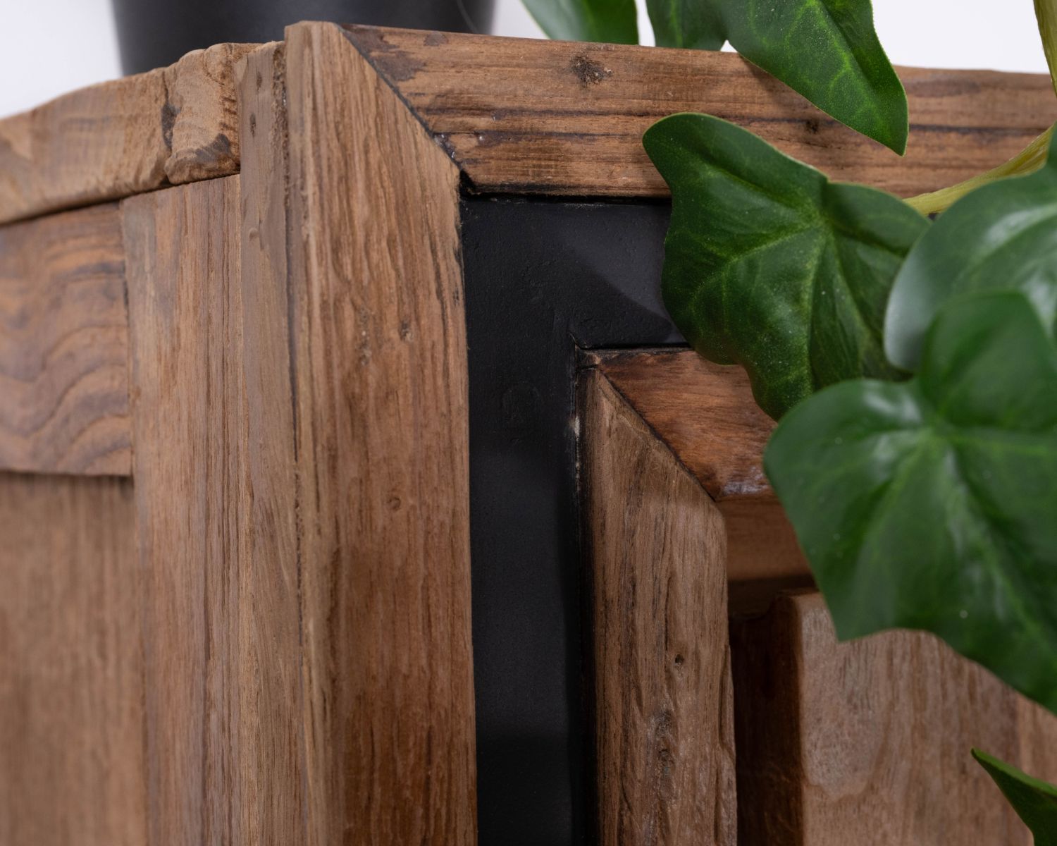 Armadio portavivande contemporaneo "Kayoa" in teak rigenerato e ante in vetro