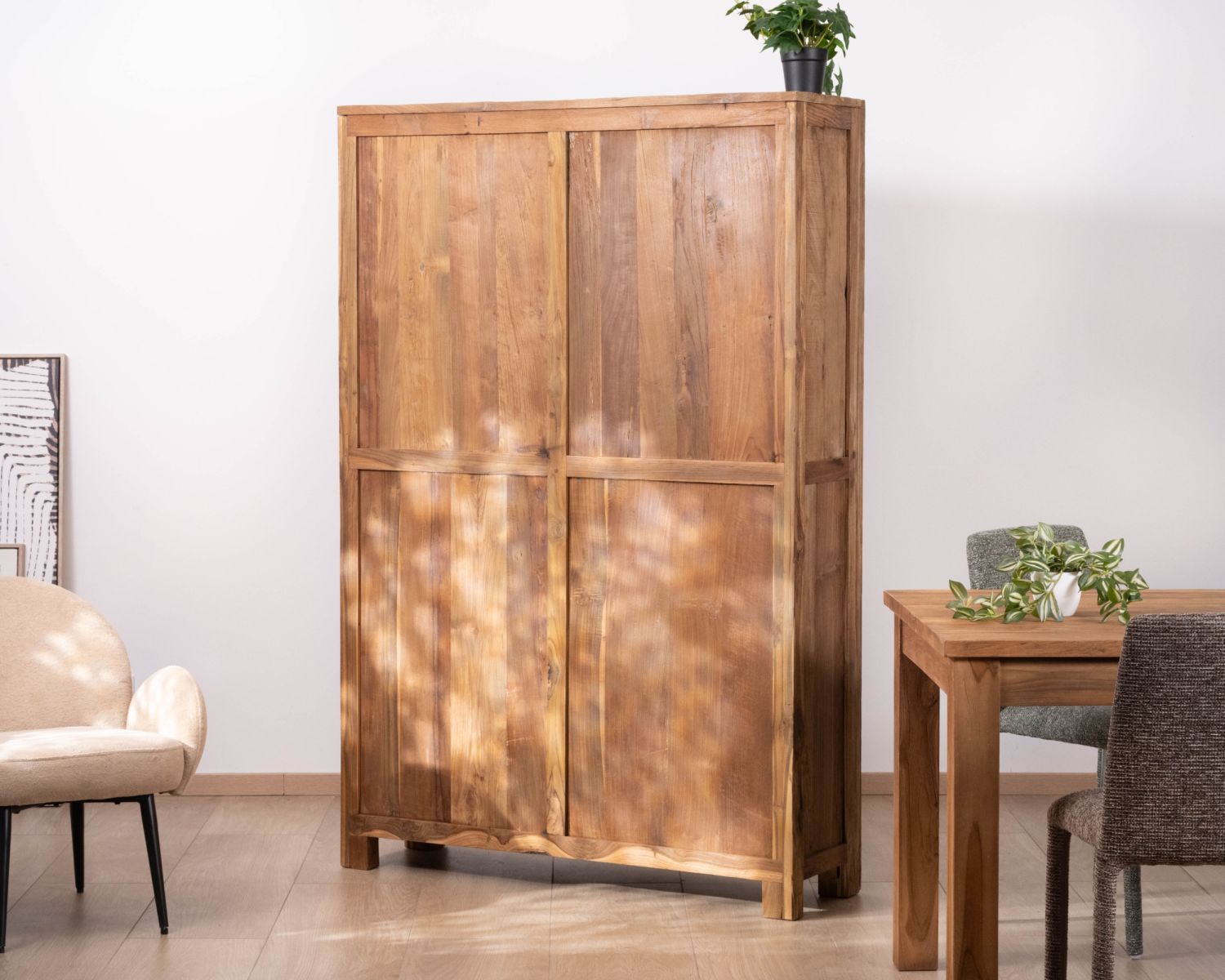 Armadio portavivande contemporaneo "Kayoa" in teak rigenerato e ante in vetro