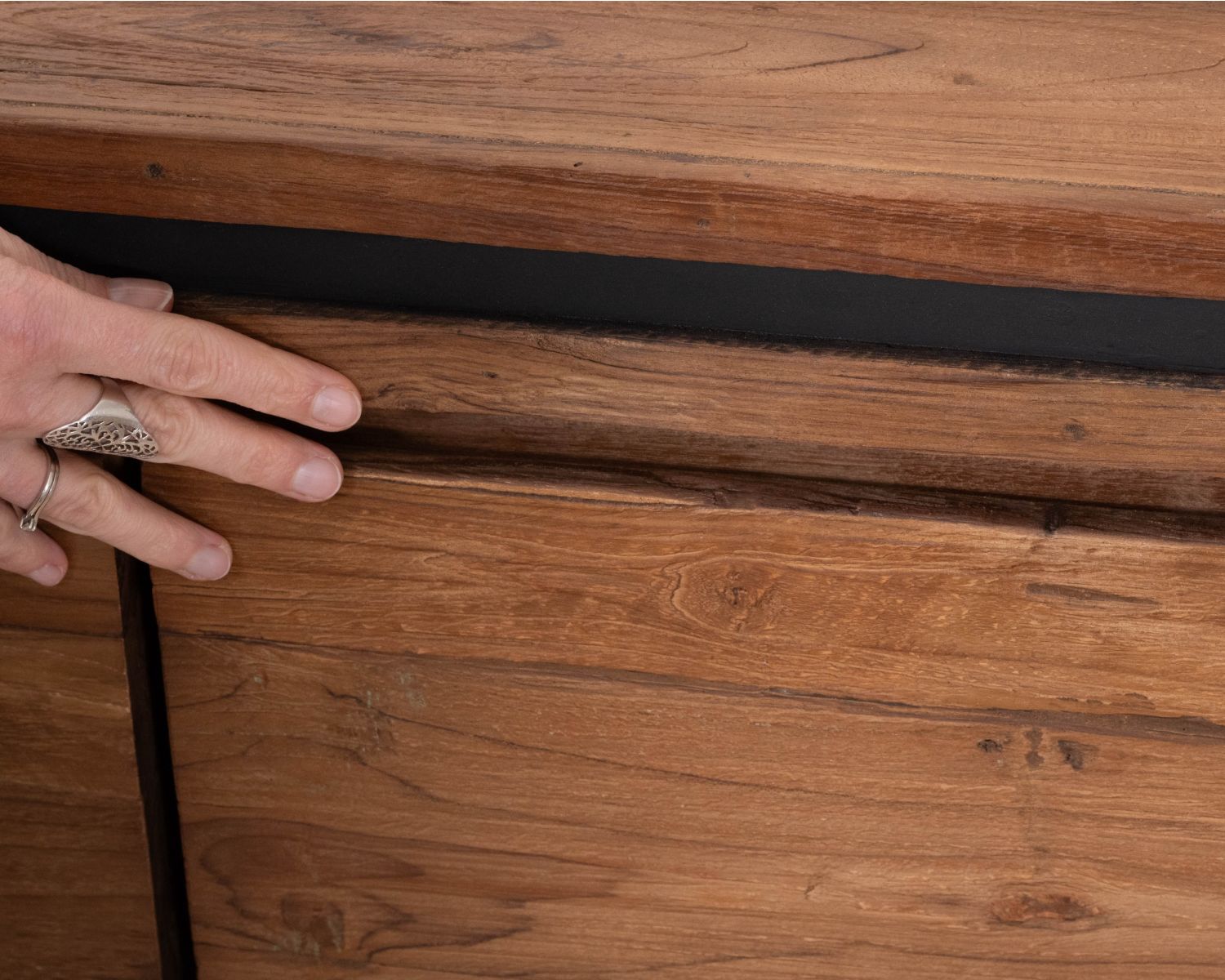 Credenza a 2 ante in teak di recupero "Kayoa", stile contemporaneo