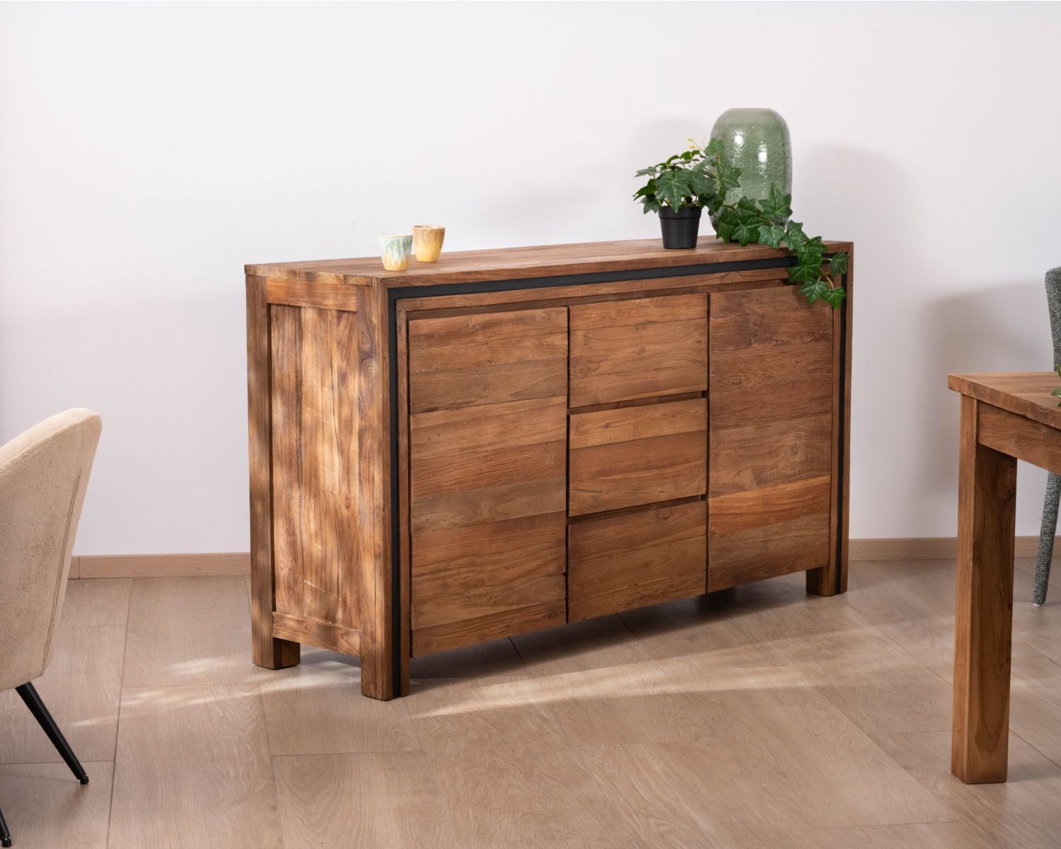 Credenza a 2 ante in teak di recupero "Kayoa", stile contemporaneo