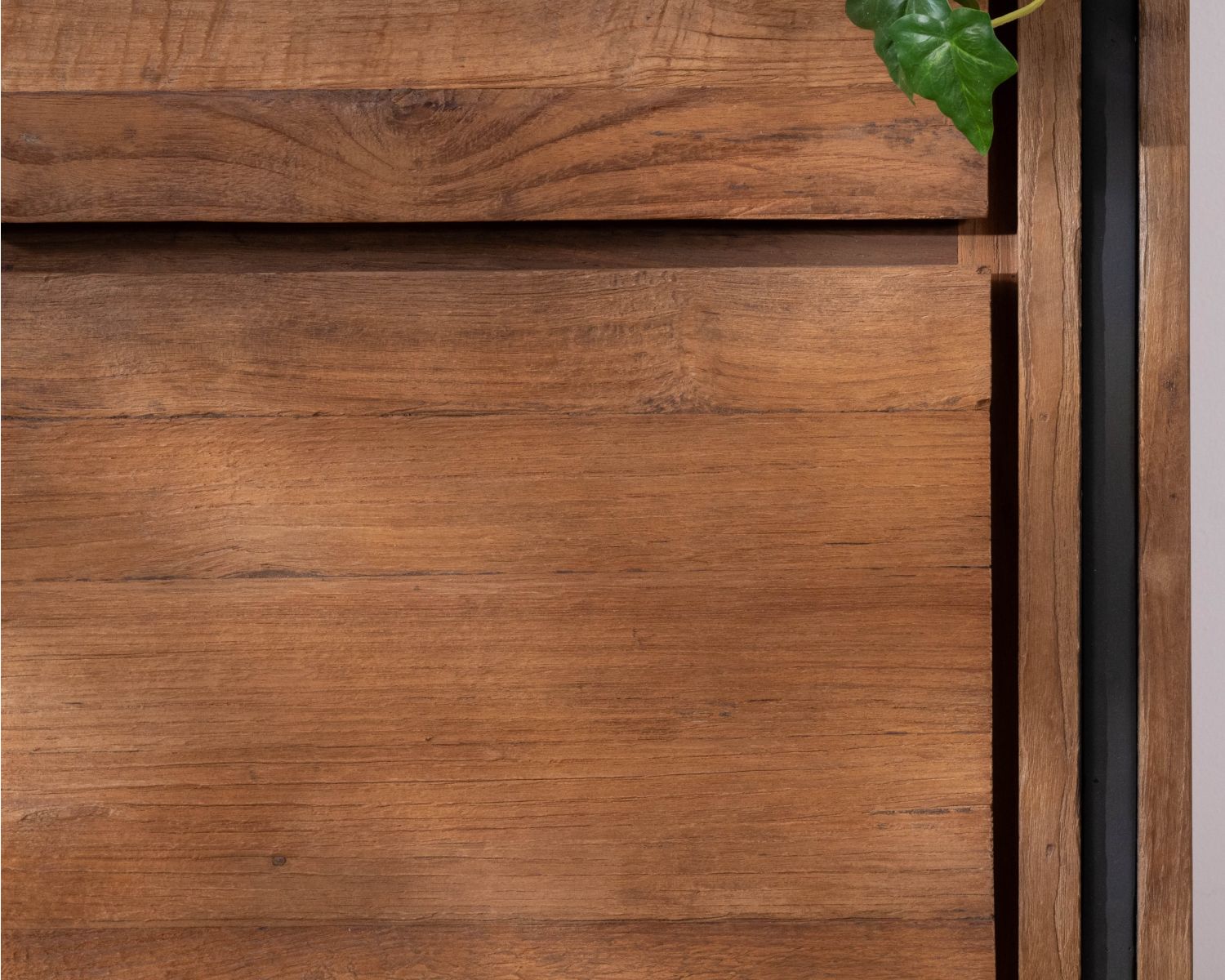 Colonna portaoggetti "Kayoa" in teak rigenerato, stile etnico contemporaneo
