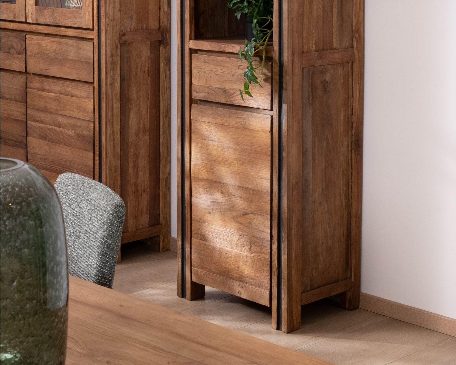 Colonna portaoggetti "Kayoa" in teak rigenerato, stile etnico contemporaneo