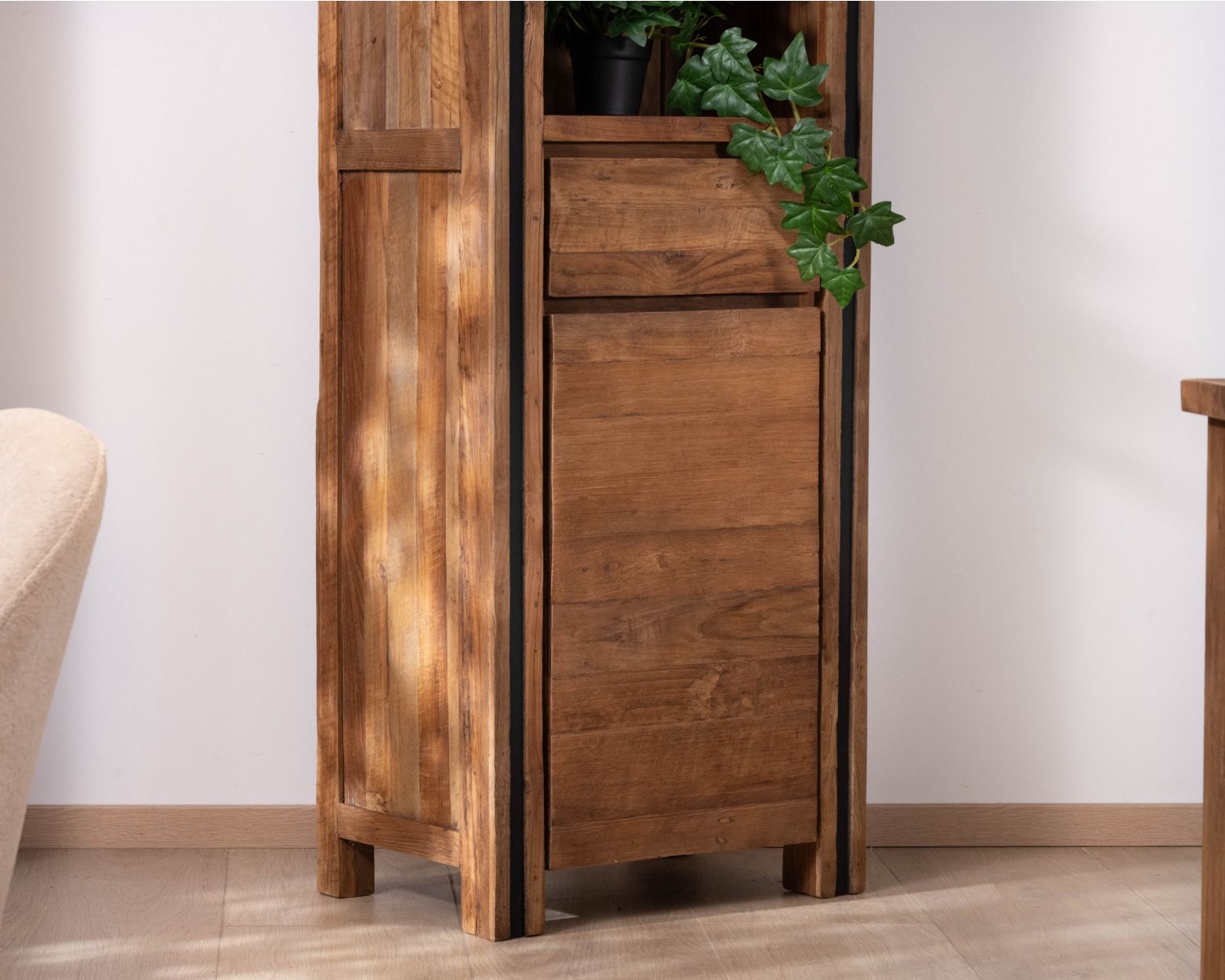 Colonna portaoggetti "Kayoa" in teak rigenerato, stile etnico contemporaneo