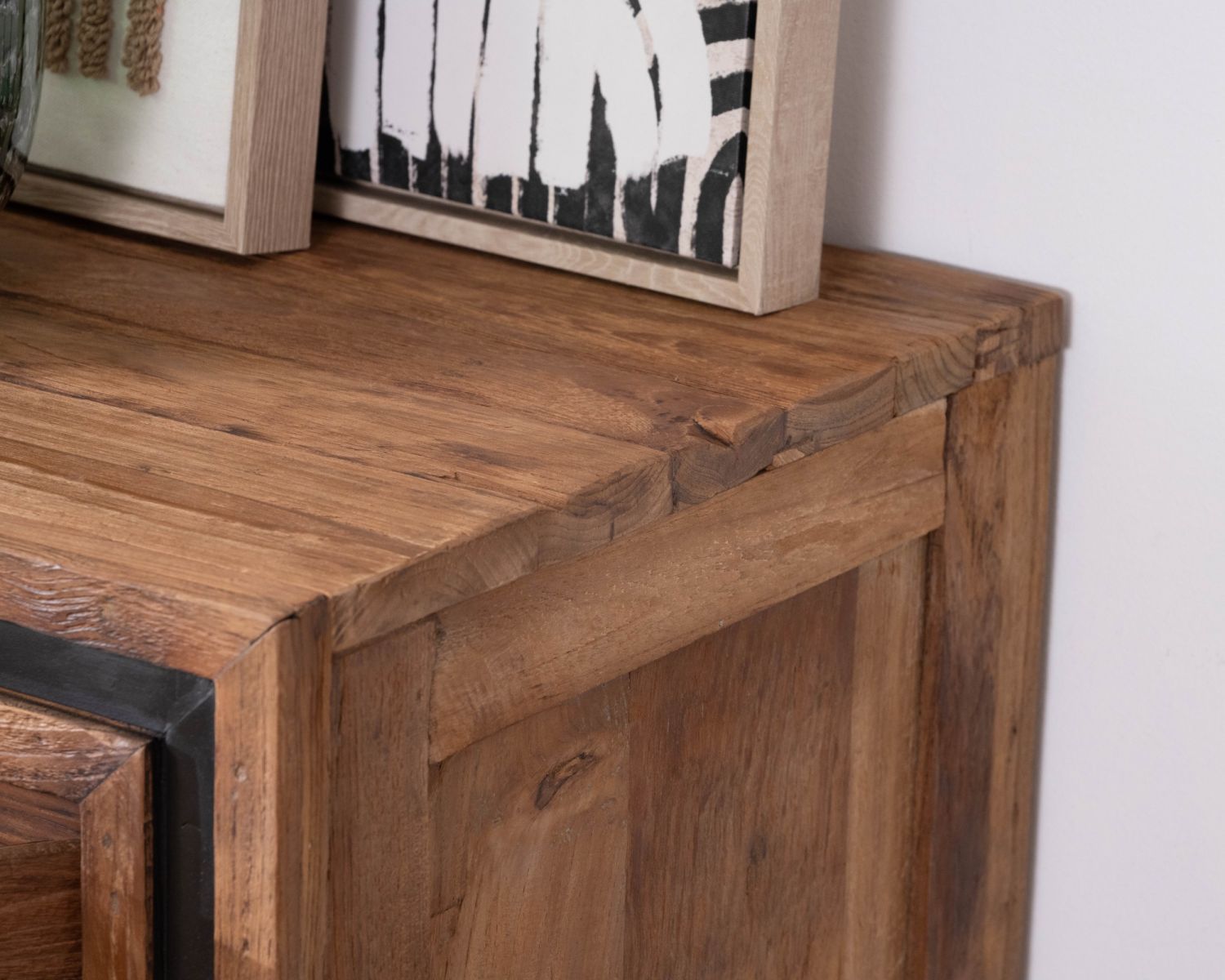 Credenza a 3 ante "Kayoa" in teak massiccio con un'atmosfera chic e naturale