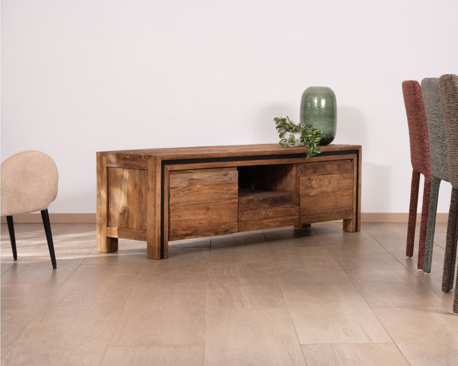 Porta TV contemporaneo in teak "Kayoa" 160 cm design grafico