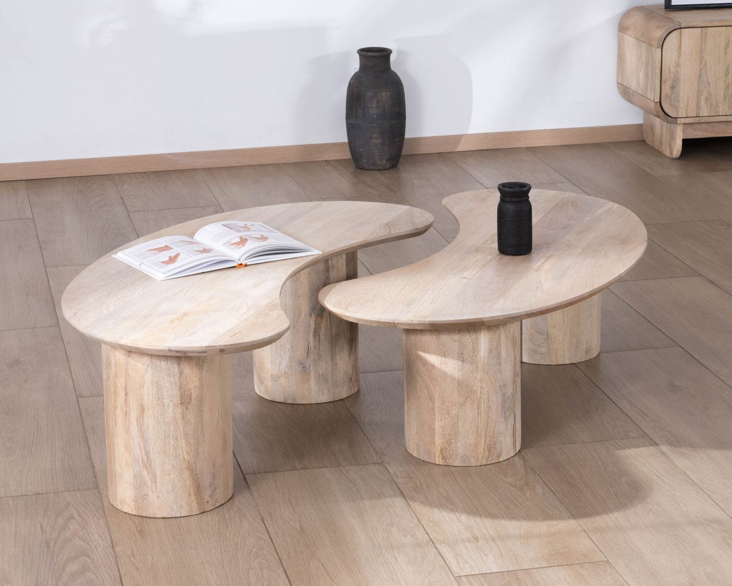 Duo di tavolini di puro design "Jappy" a forma di fagiolo di mango