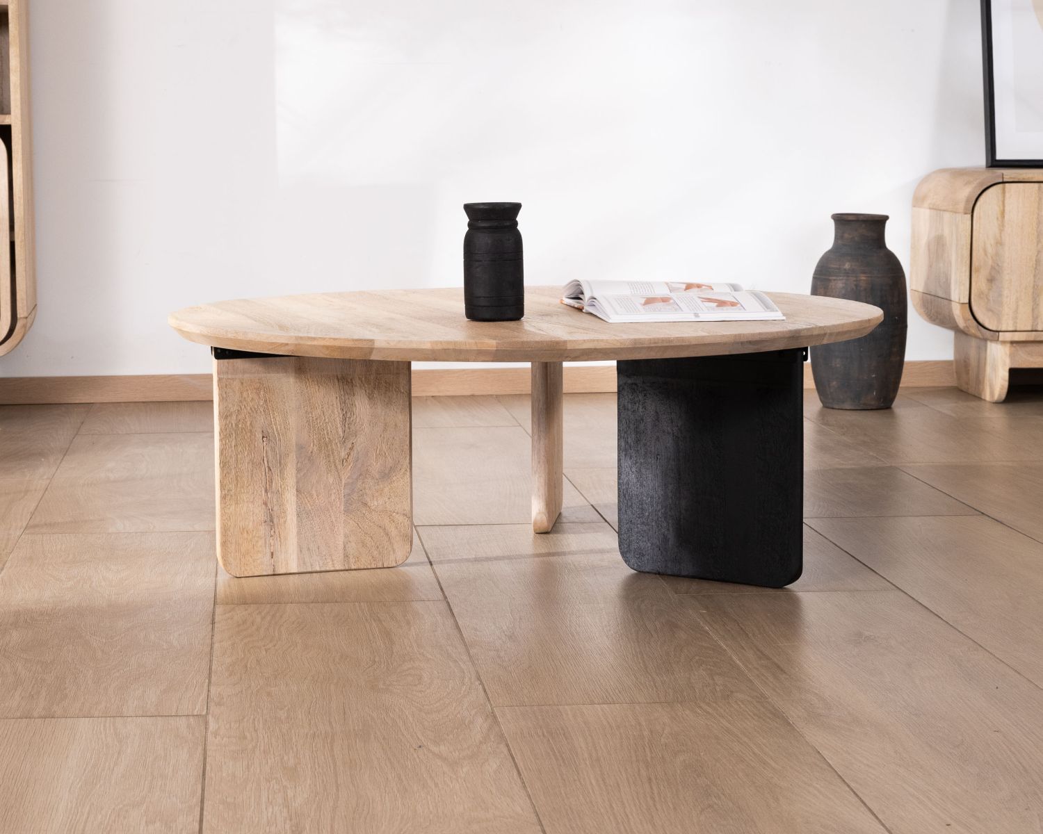 Tavolino rotondo "Jappy" con 1 gamba nera