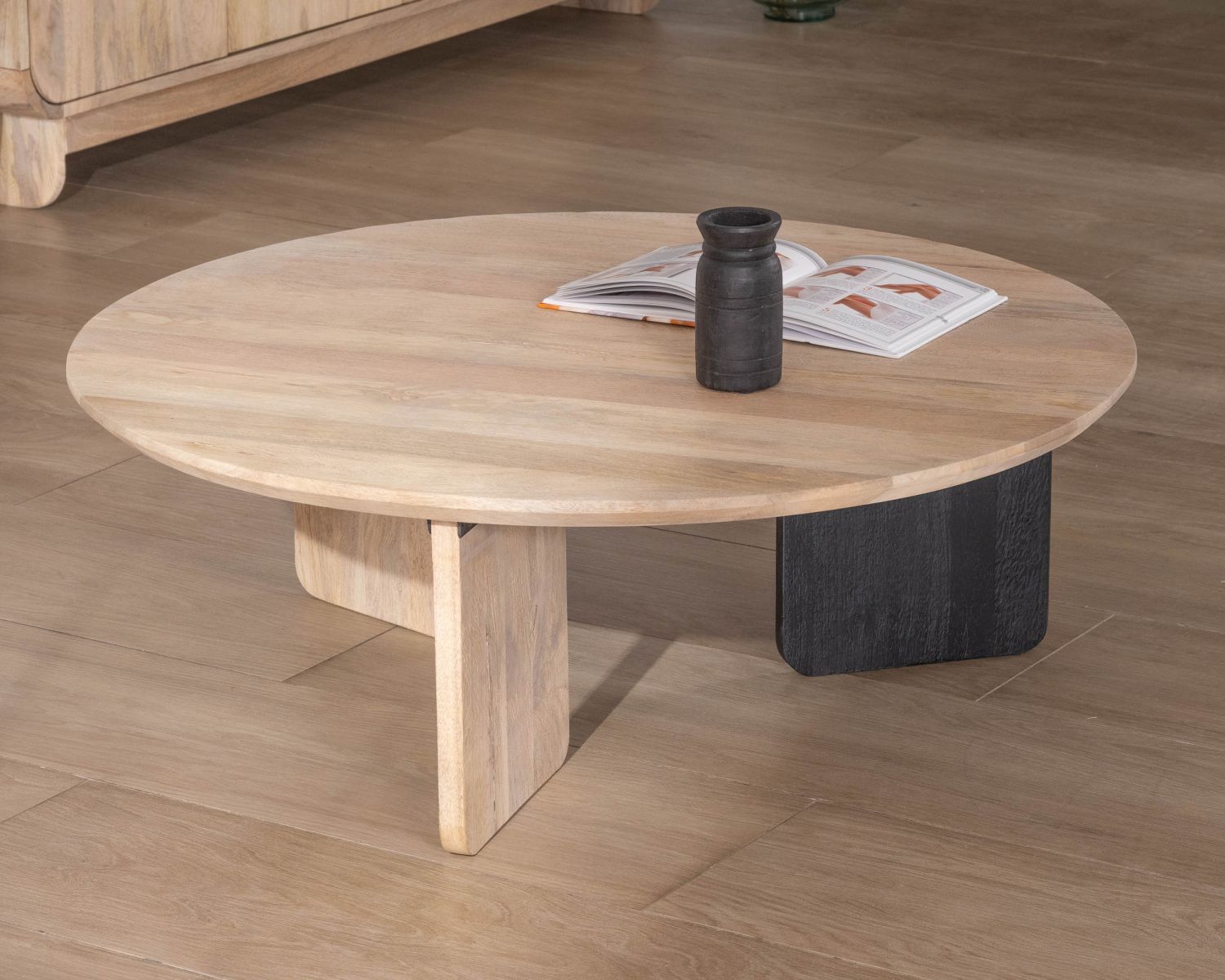 Tavolino rotondo "Jappy" con 1 gamba nera