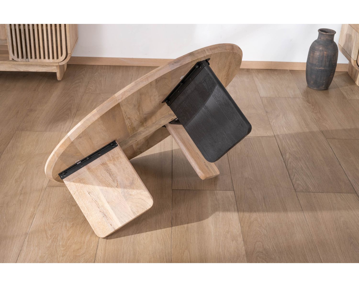 Tavolino rotondo "Jappy" con 1 gamba nera