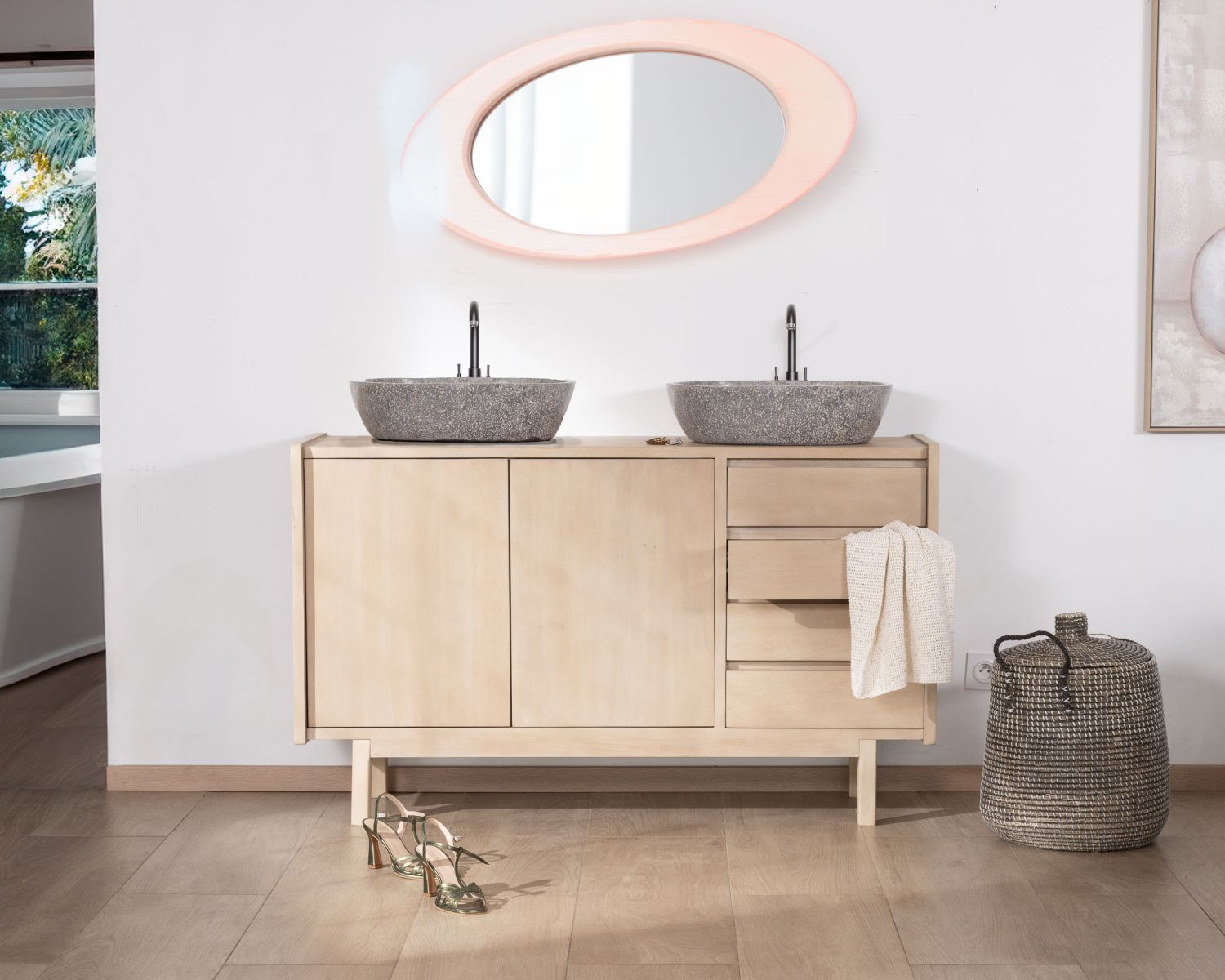 Mobiletto con ante e cassetti in mango sbiancato "Kahiko" 140 cm