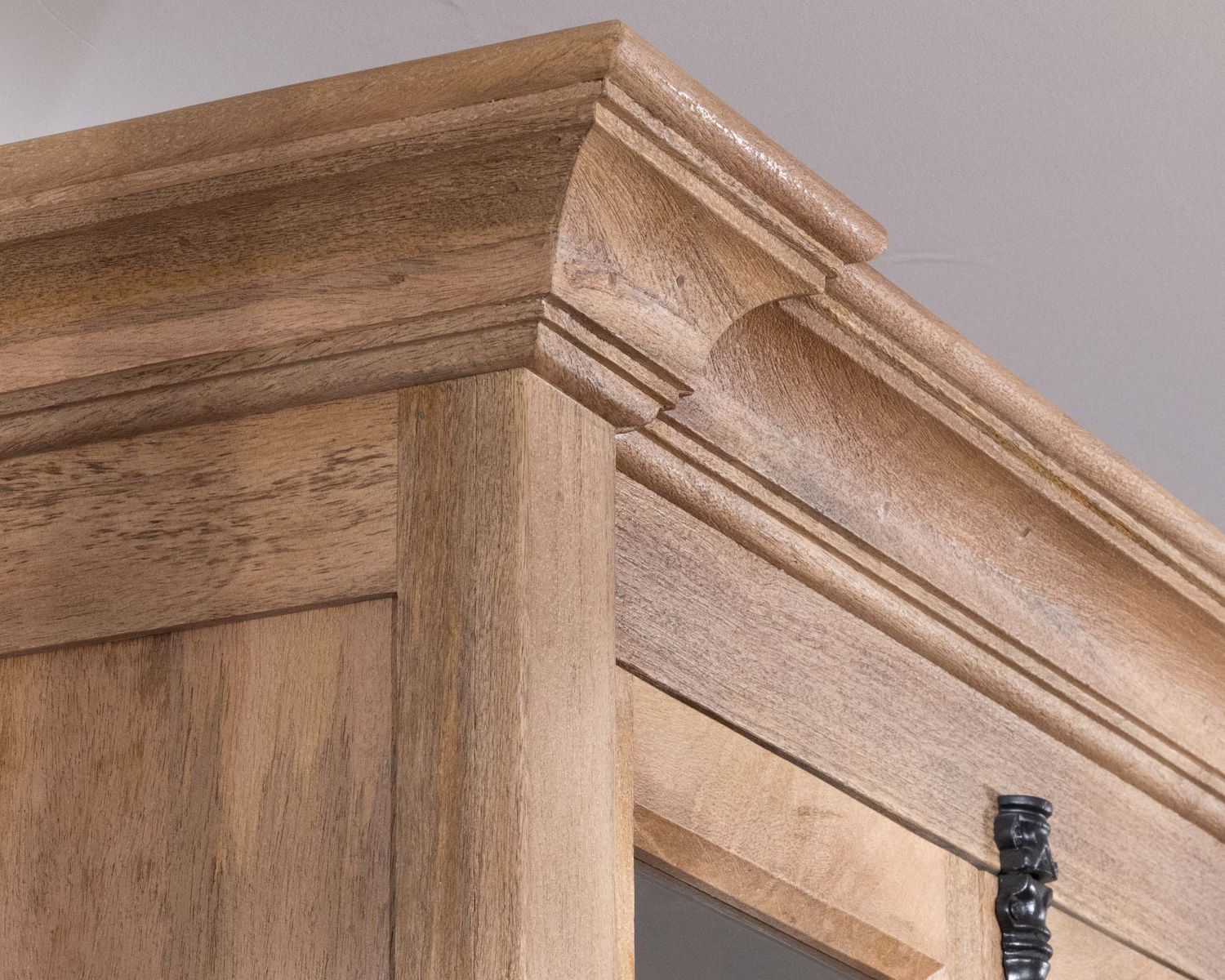 Armadio per porcellane in mango massiccio "Santa" da 170 cm con ante e cassetti in vetro