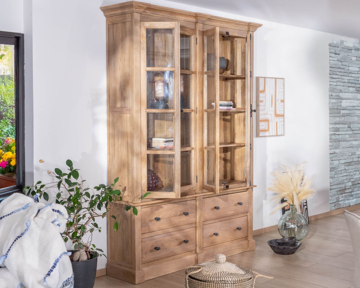 Armadio per porcellane in mango massiccio "Santa" da 170 cm con ante e cassetti in vetro