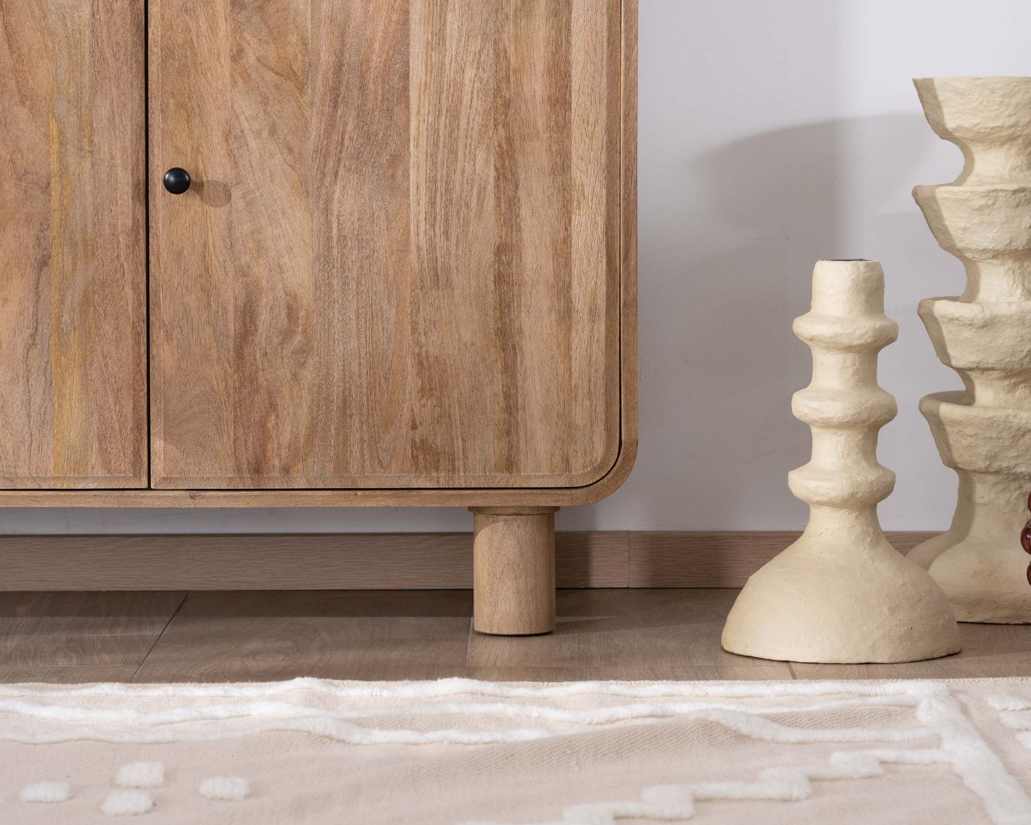 Credenza "Plume" a 3 ante da 140 cm in stile mango pop