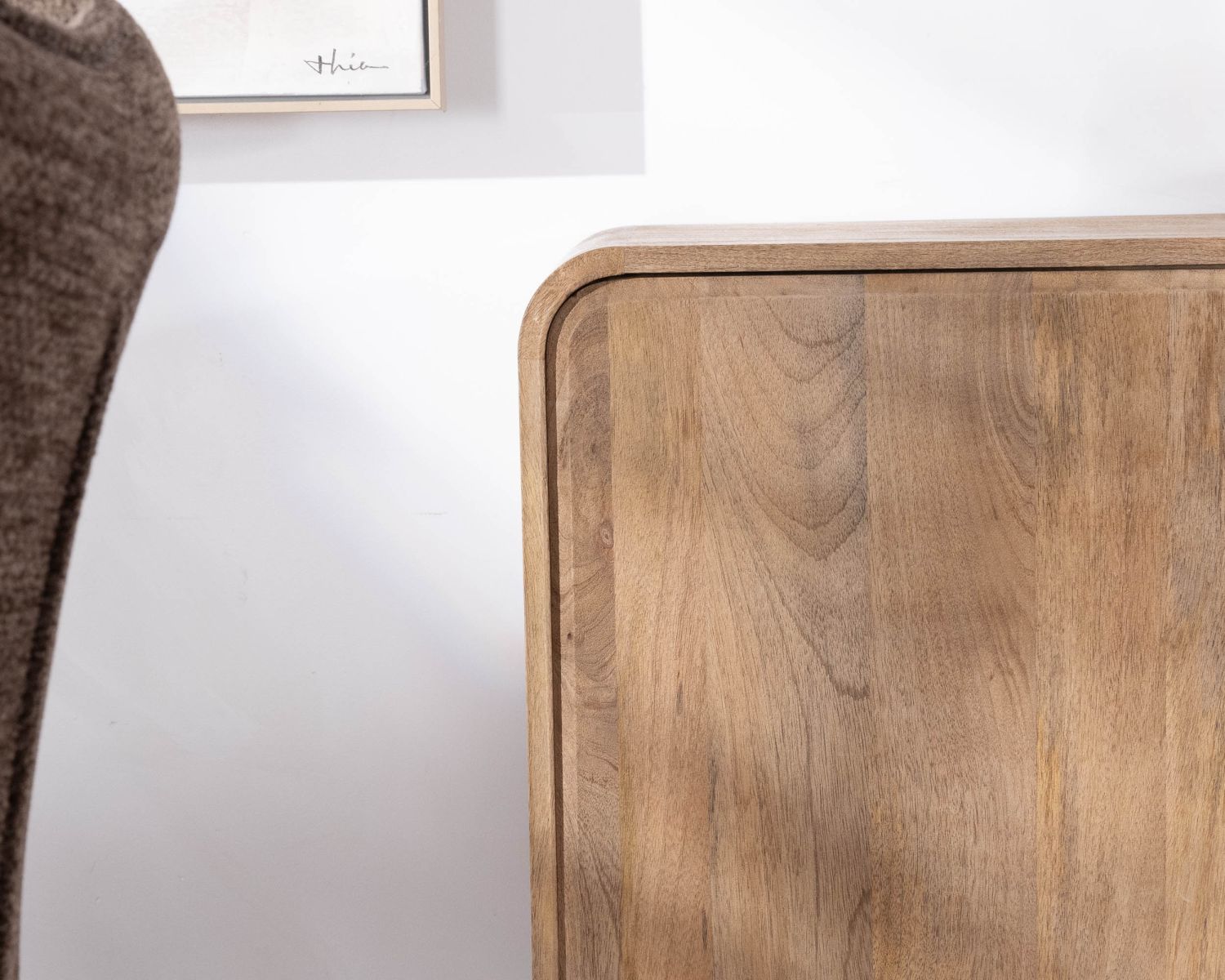 Credenza "Plume" a 3 ante da 140 cm in stile mango pop