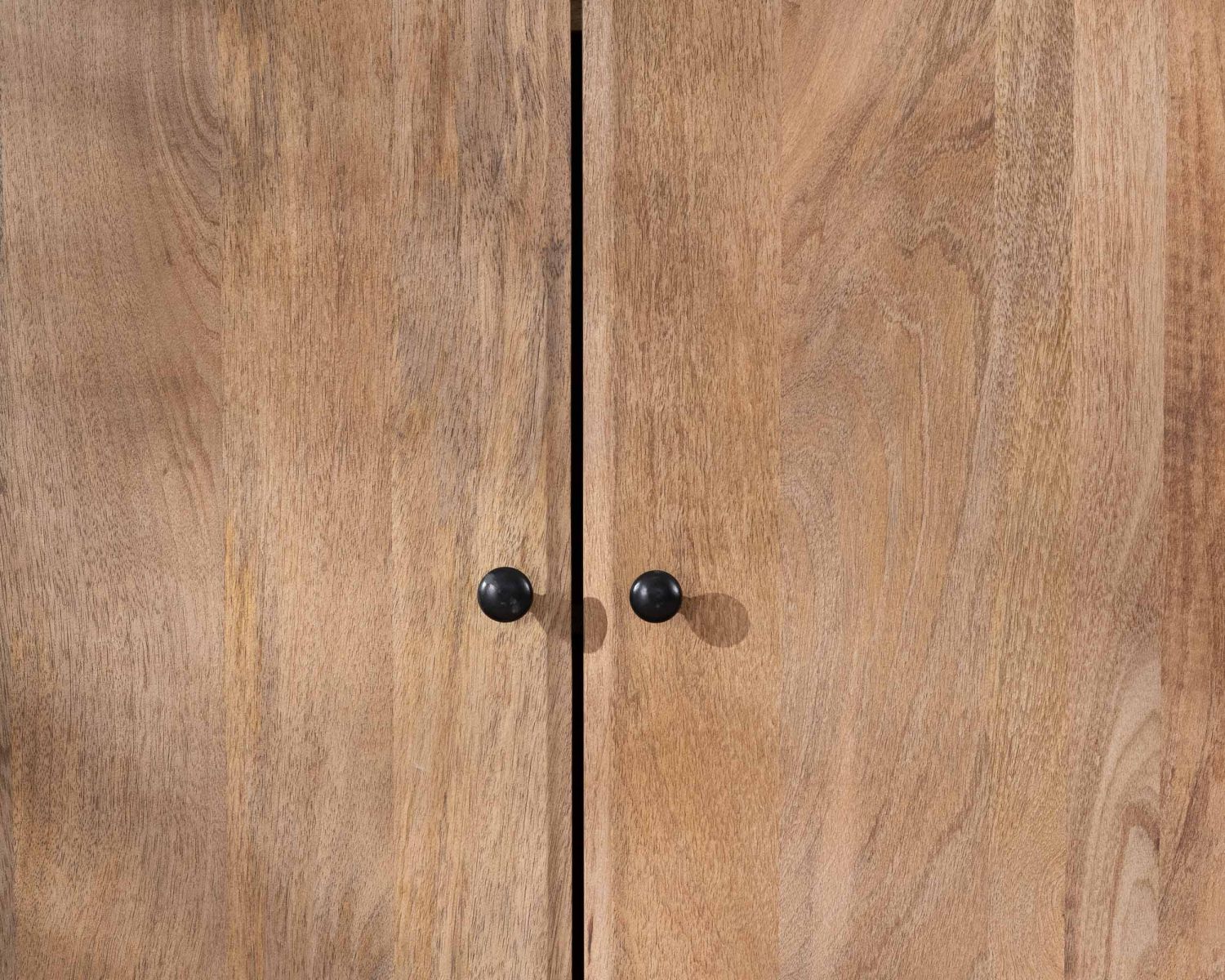 Credenza "Plume" a 3 ante da 140 cm in stile mango pop