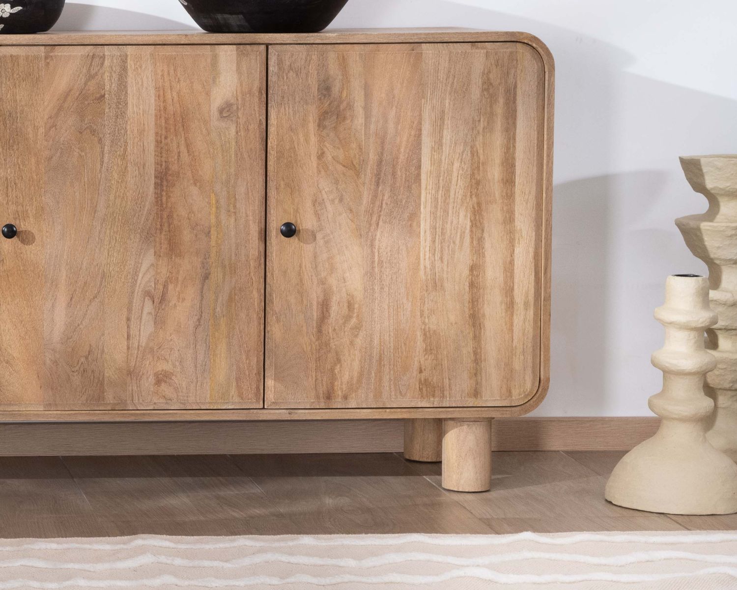 Credenza "Plume" a 3 ante da 140 cm in stile mango pop